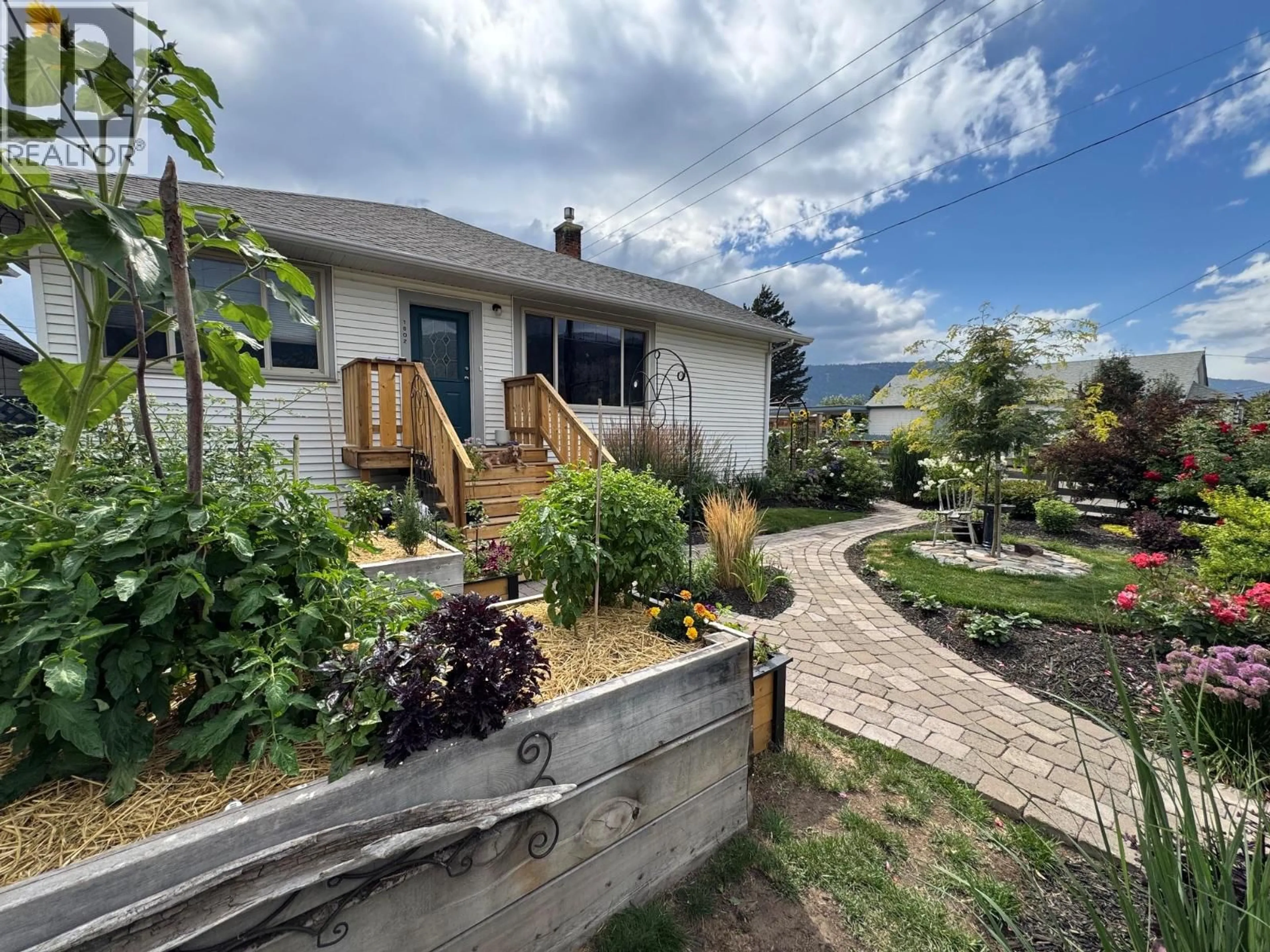 A pic from outside/outdoor area/front of a property/back of a property/a pic from drone, street for 1802 GRANITE AVENUE, Merritt British Columbia V1K1B8