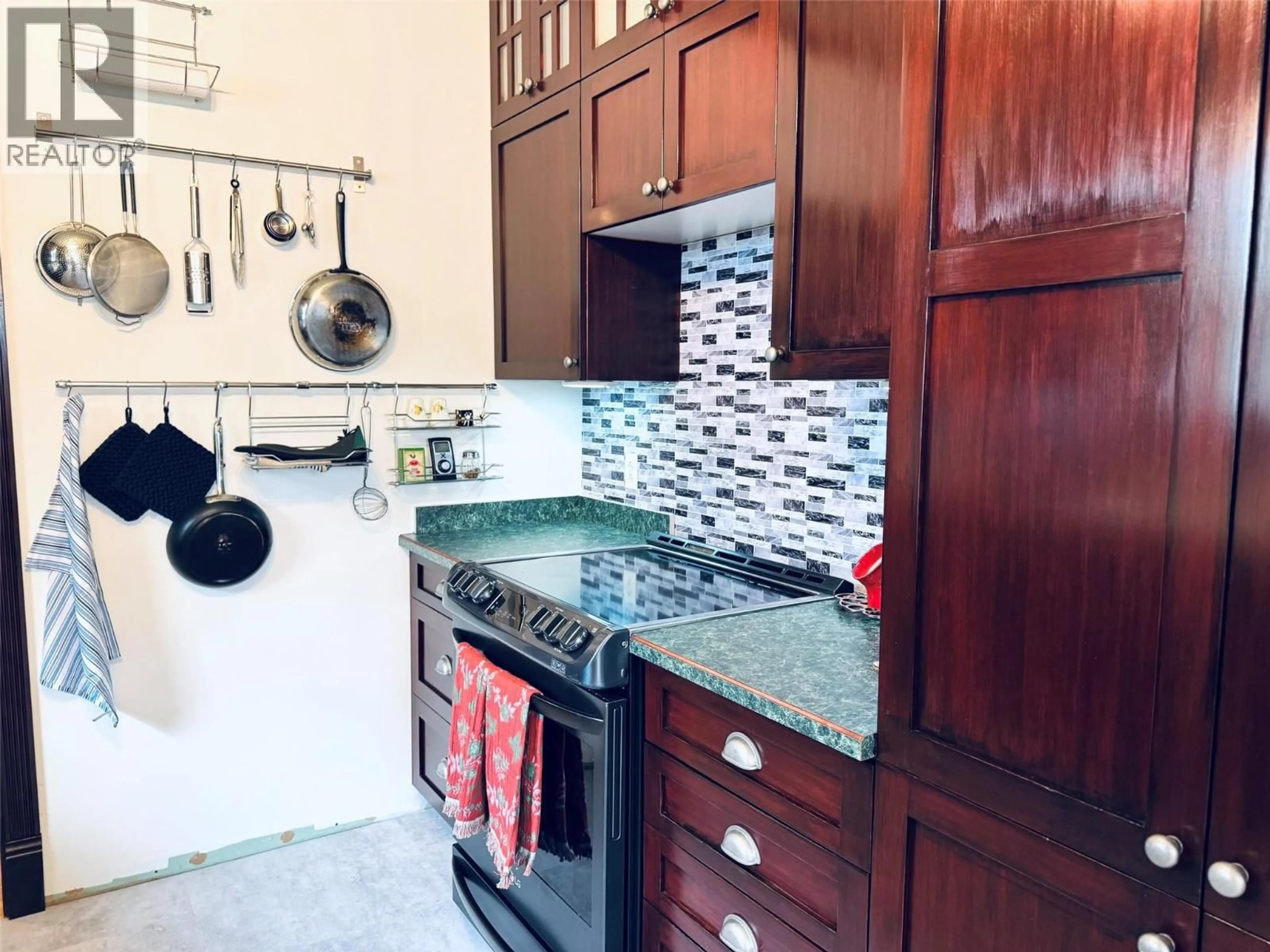 Standard kitchen, ceramic/tile floor for 1802 GRANITE AVENUE, Merritt British Columbia V1K1B8