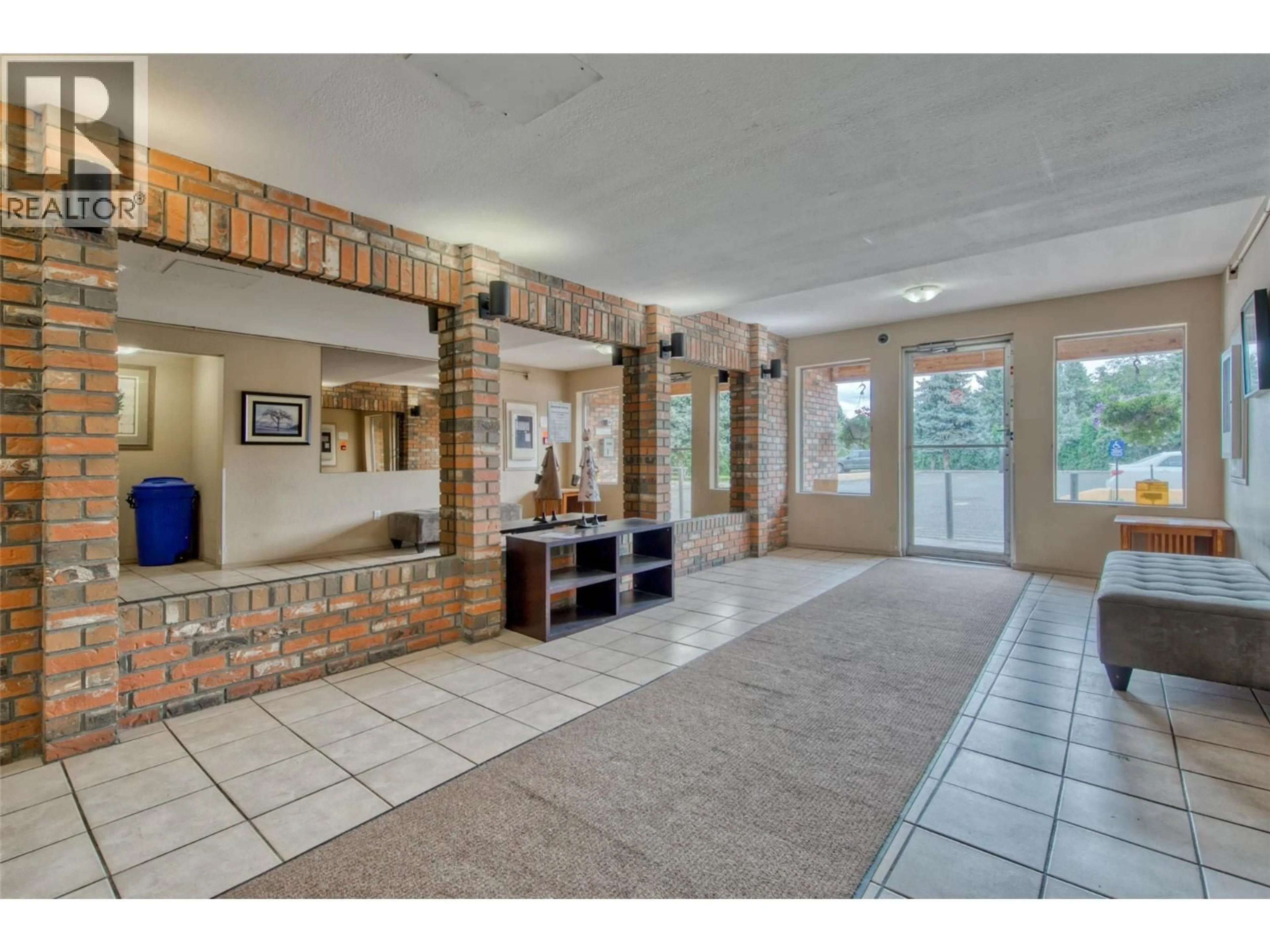 Lobby for 218 - 1760 BRUNNER AVENUE, Kamloops British Columbia V2B3L7