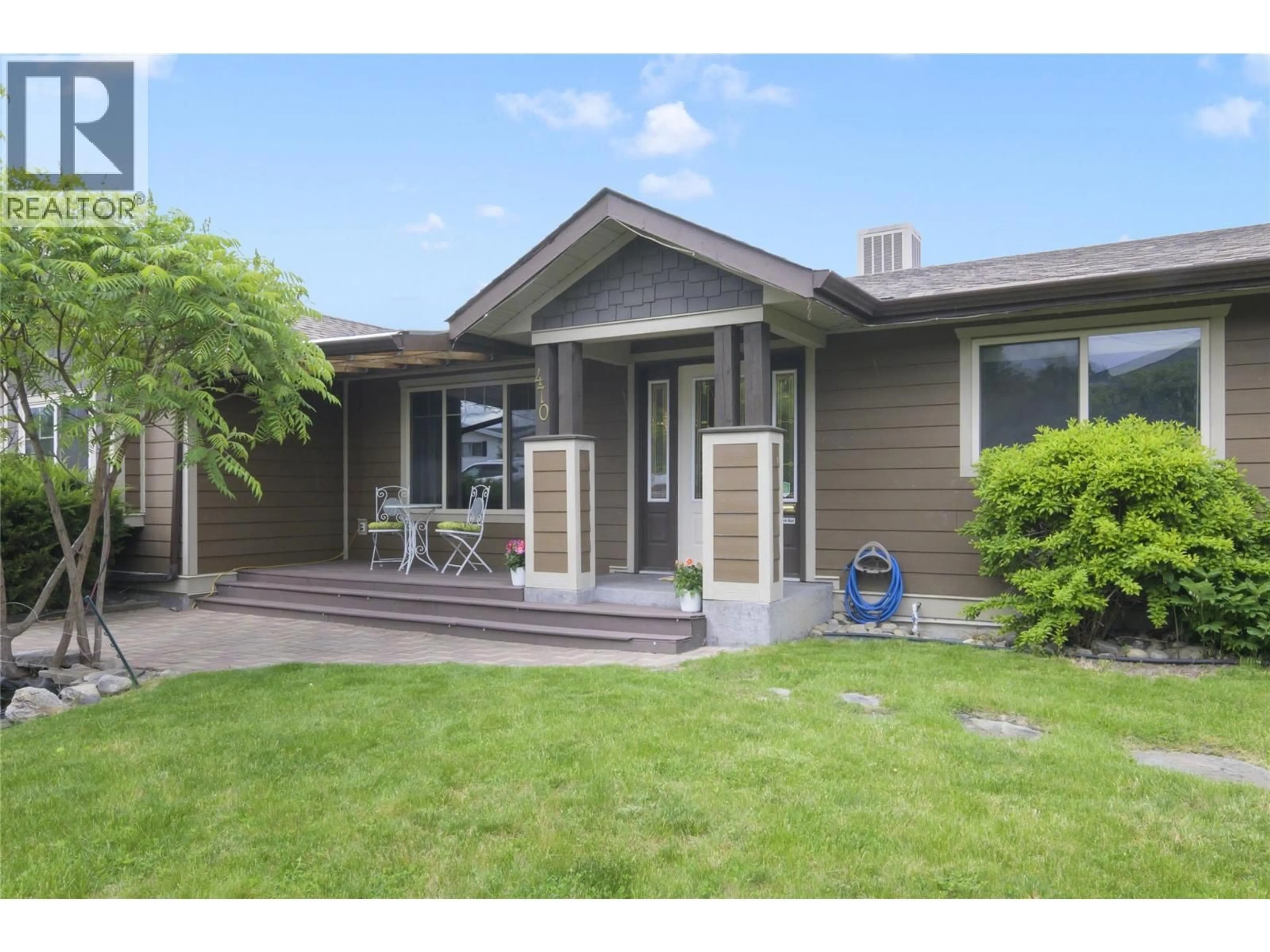Home with vinyl exterior material, street for 470 VISTA ROAD, Kelowna British Columbia V1X3S7
