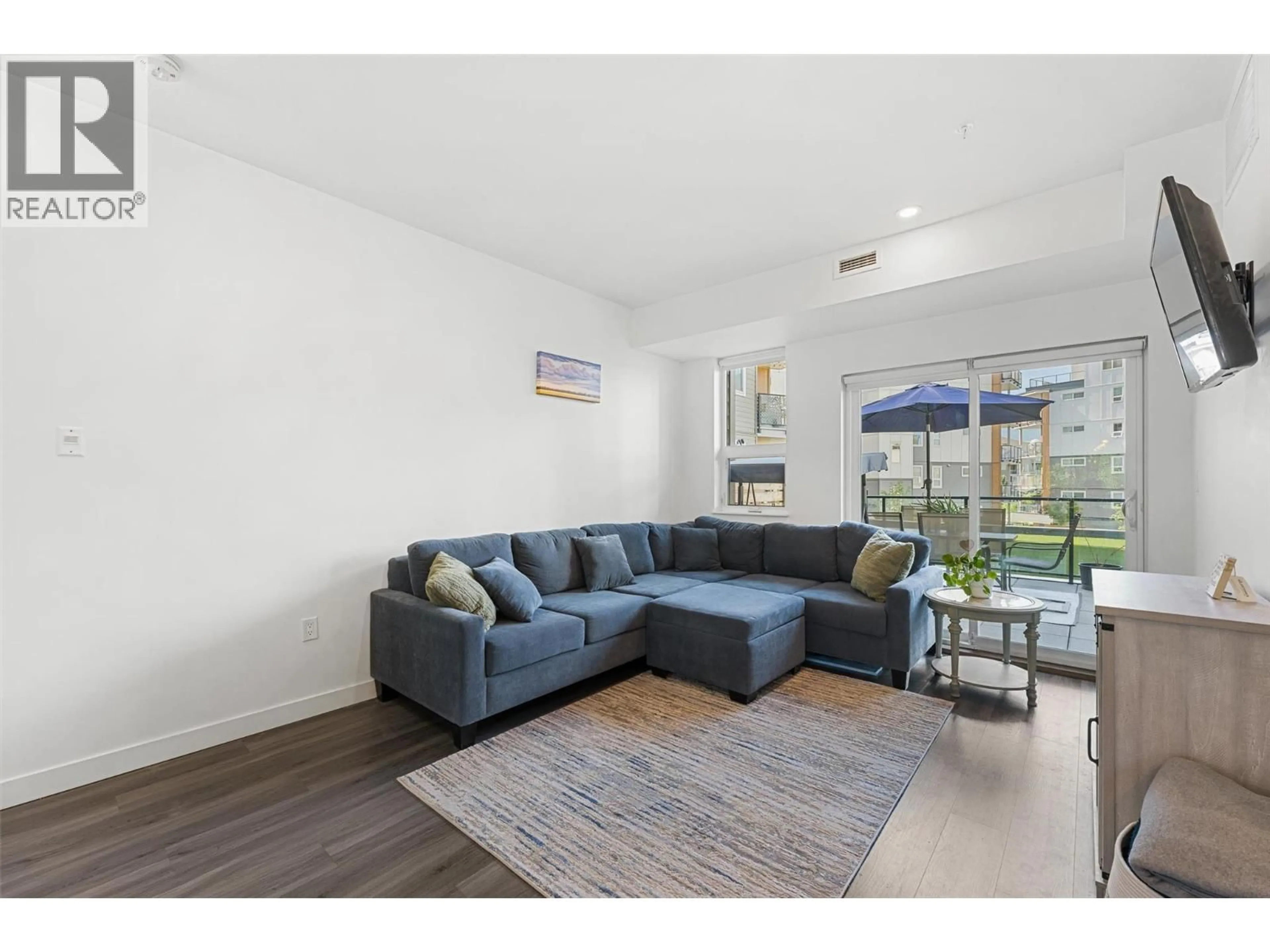 Living room with furniture, unknown for 103 - 3630 MISSION SPRINGS DRIVE, Kelowna British Columbia V1W0B2