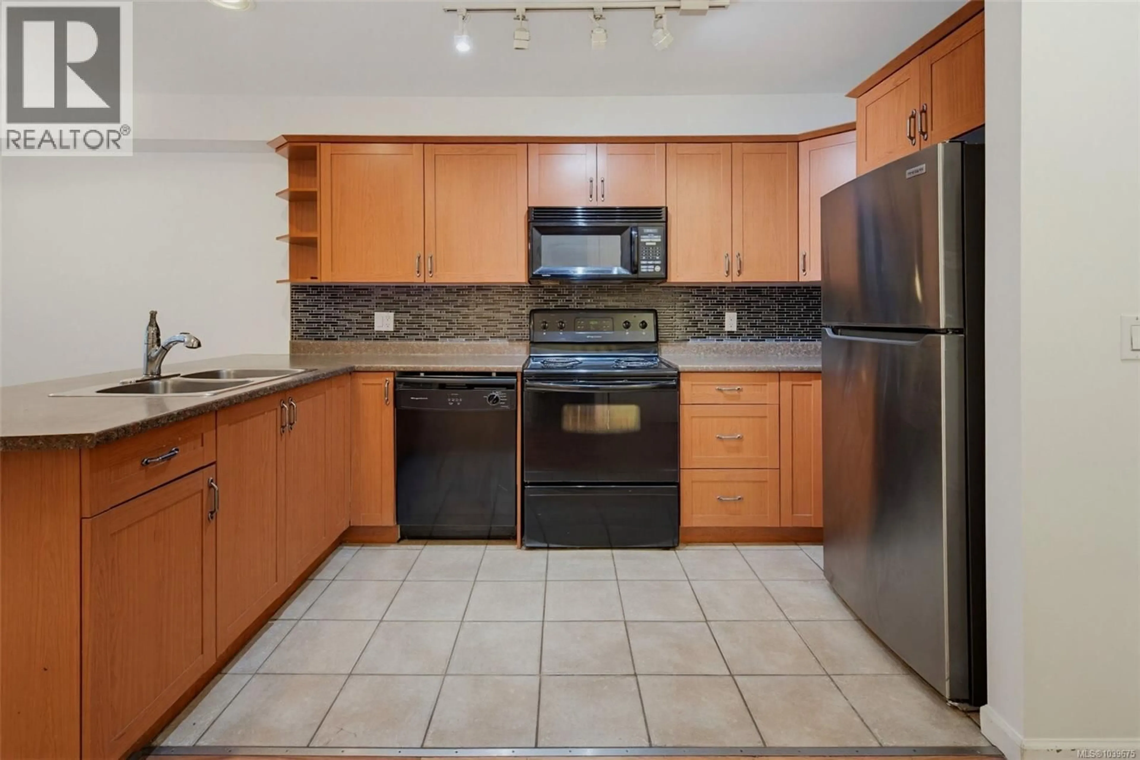 Standard kitchen, ceramic/tile floor for 307 - 364 GOLDSTREAM AVENUE, Colwood British Columbia V9B2W3