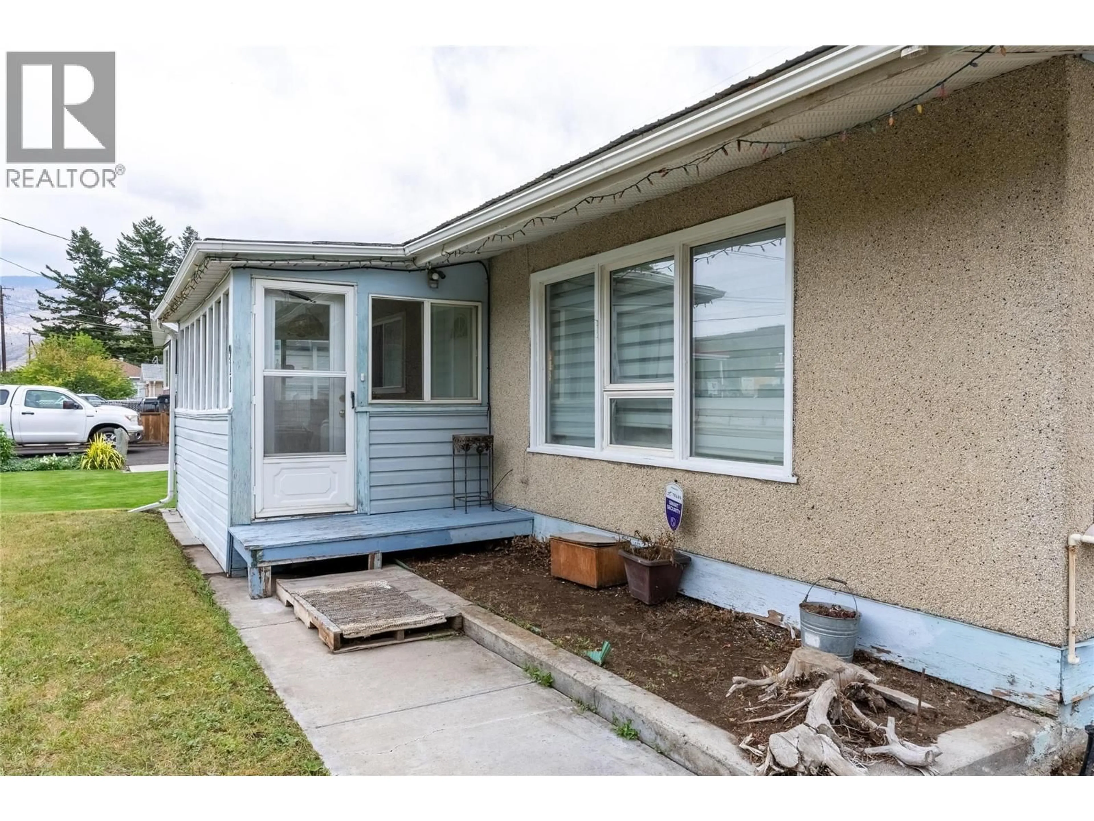Home with vinyl exterior material, street for 911 COLLINS ROAD, Cache Creek British Columbia V0K1H0