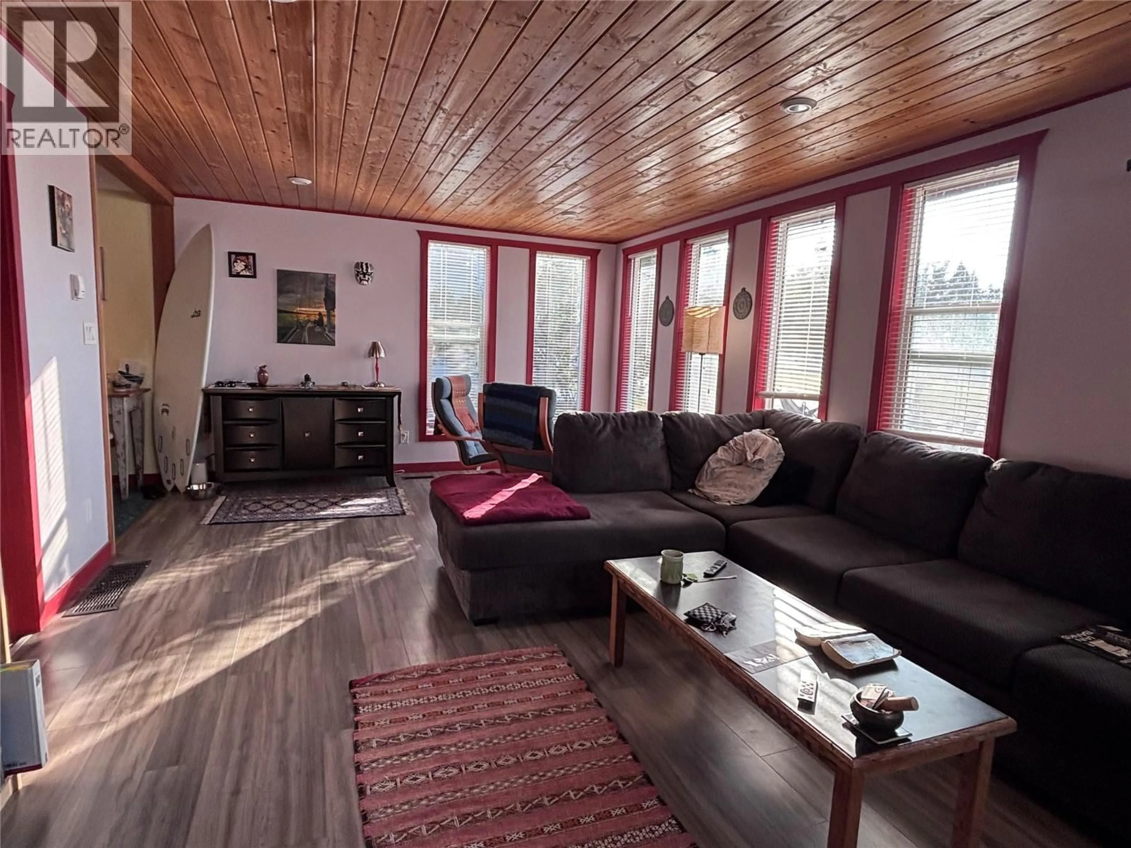 Living room with furniture, wood/laminate floor for 367 LINDSAY STREET, Kimberley British Columbia V1A1L5