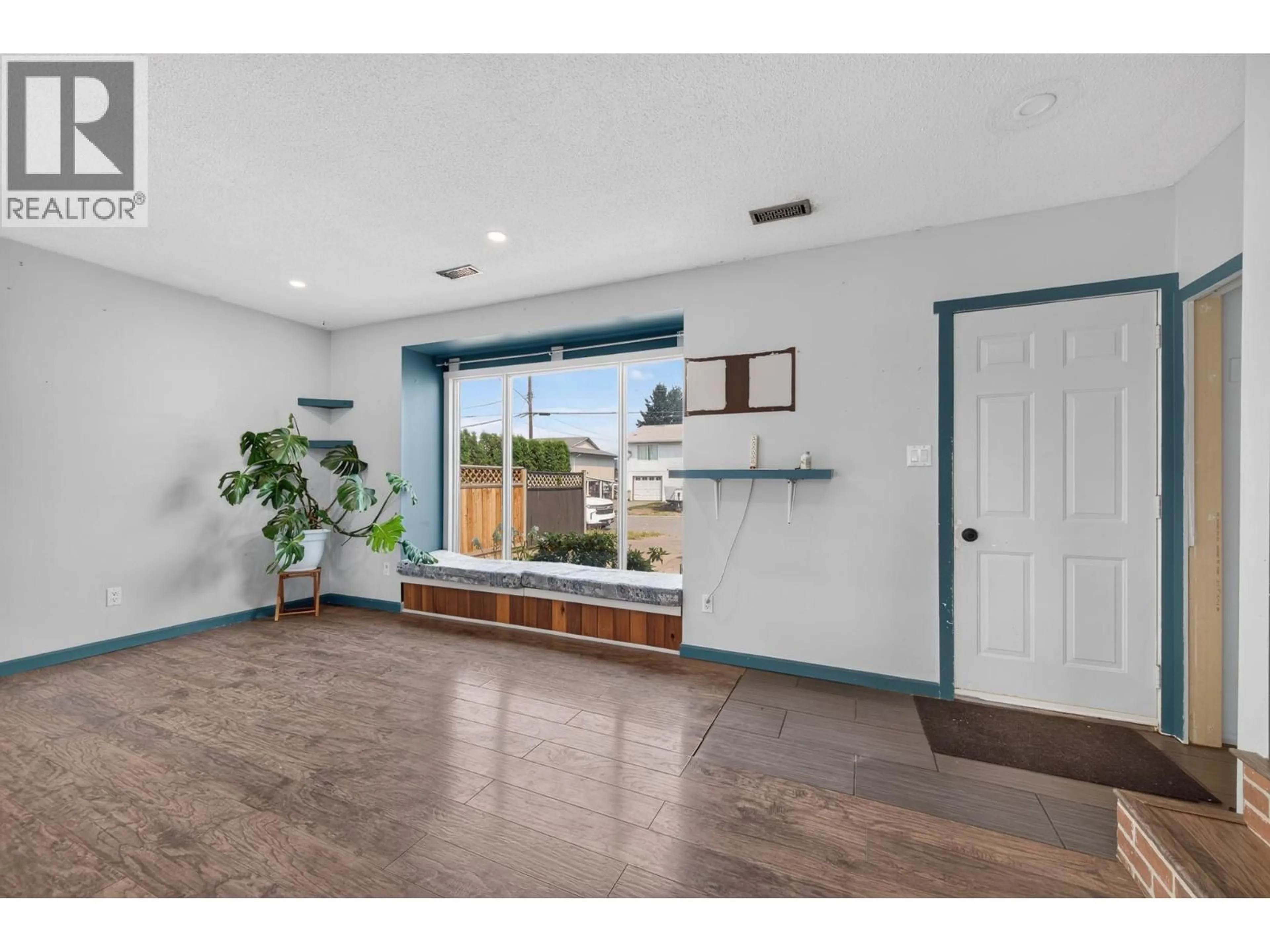 Indoor entryway for 2621 YOUNG PLACE, Kamloops British Columbia V2B8A4