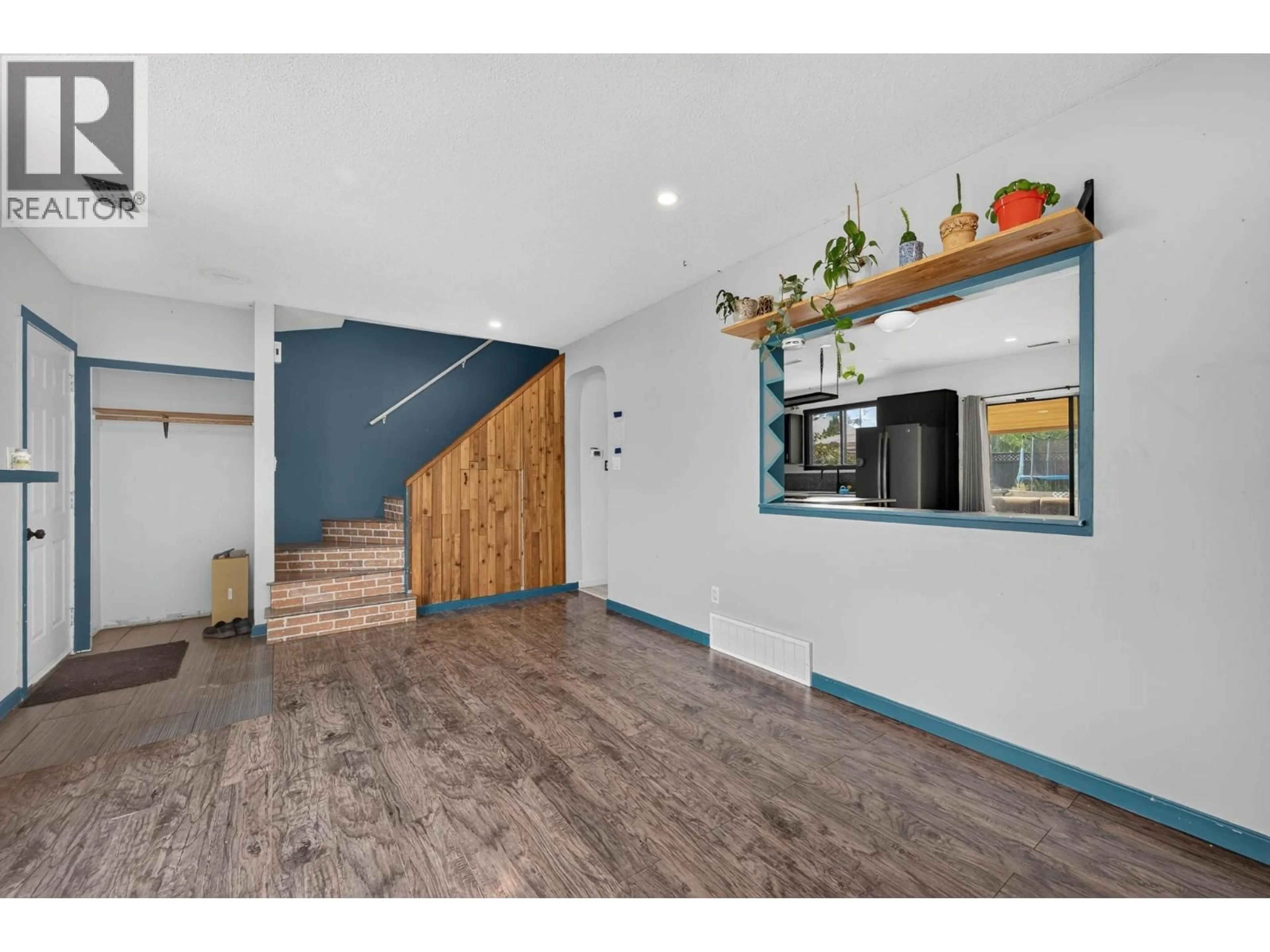 Indoor entryway for 2621 YOUNG PLACE, Kamloops British Columbia V2B8A4