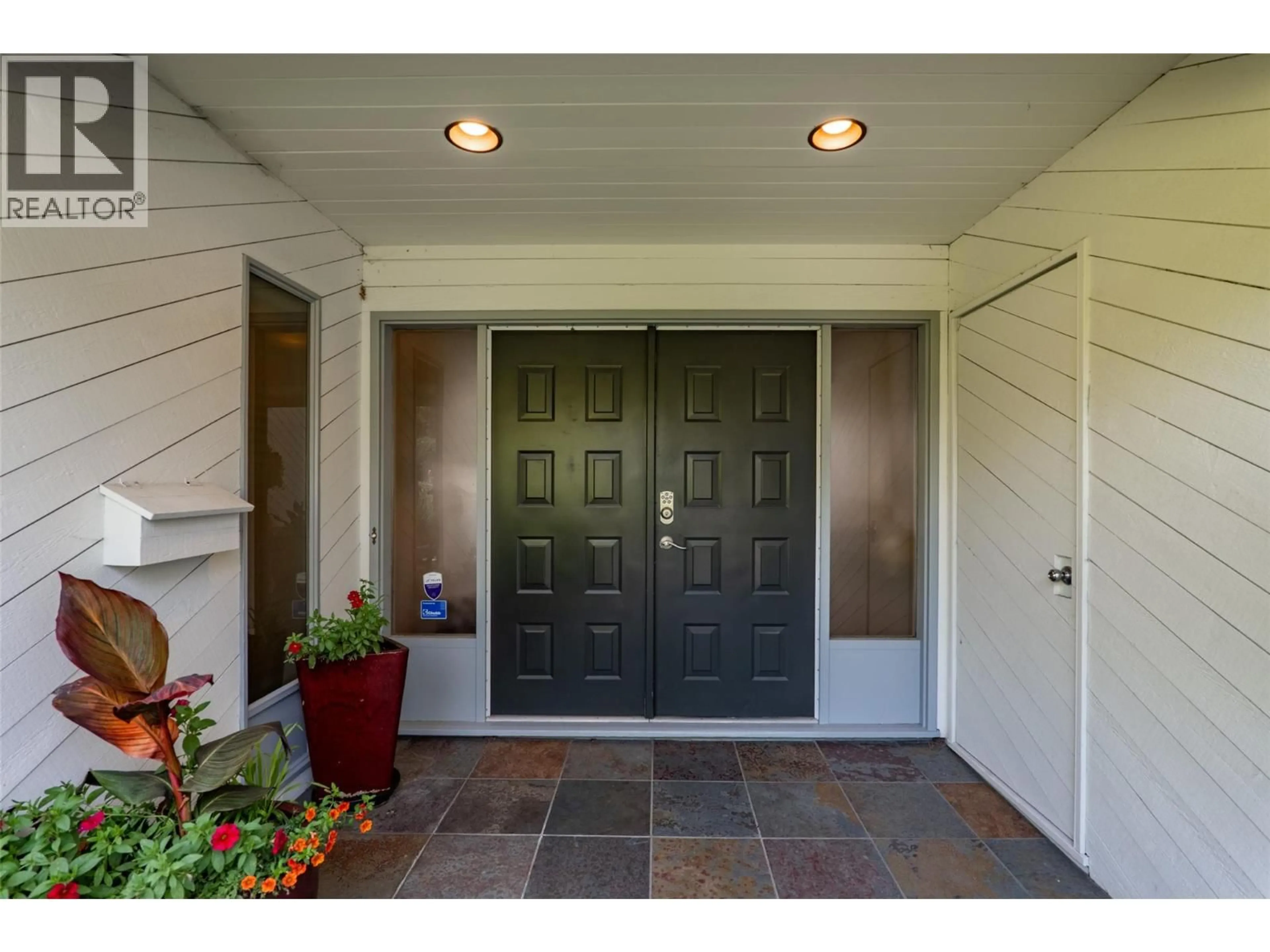 Indoor entryway for 1809 BREAKENRIDGE COURT, Kamloops British Columbia V2E1W9