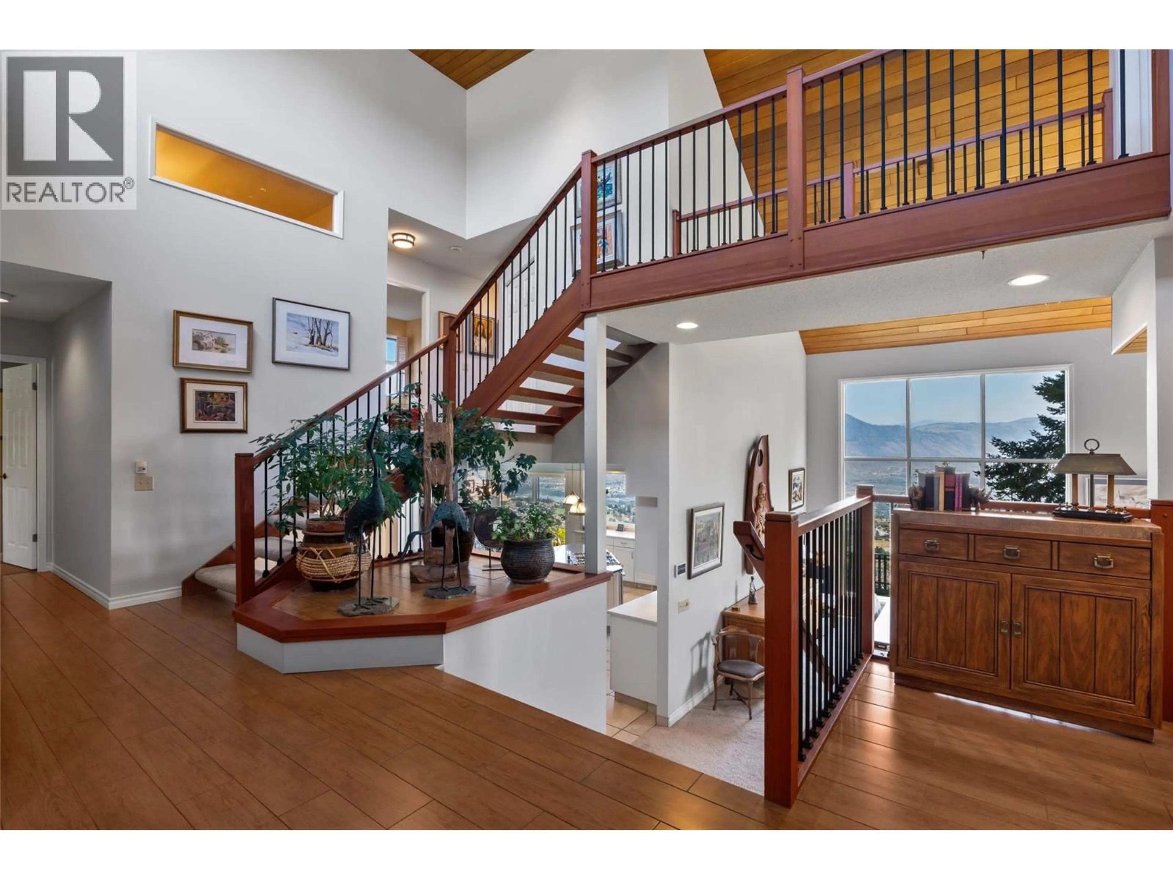 Indoor foyer for 1809 BREAKENRIDGE COURT, Kamloops British Columbia V2E1W9