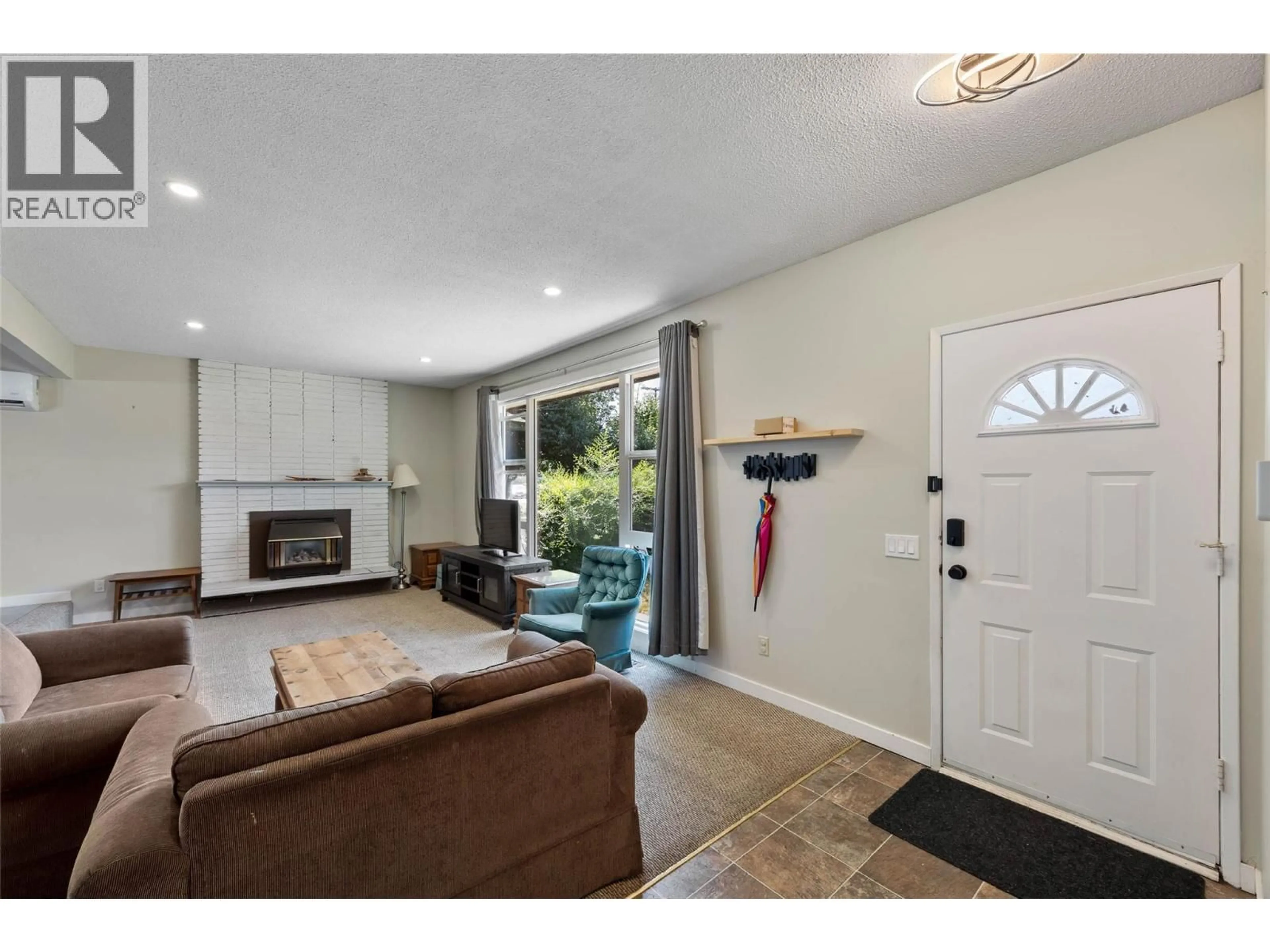 Indoor entryway for 1160 KEMANO STREET, Kamloops British Columbia V2B7M2
