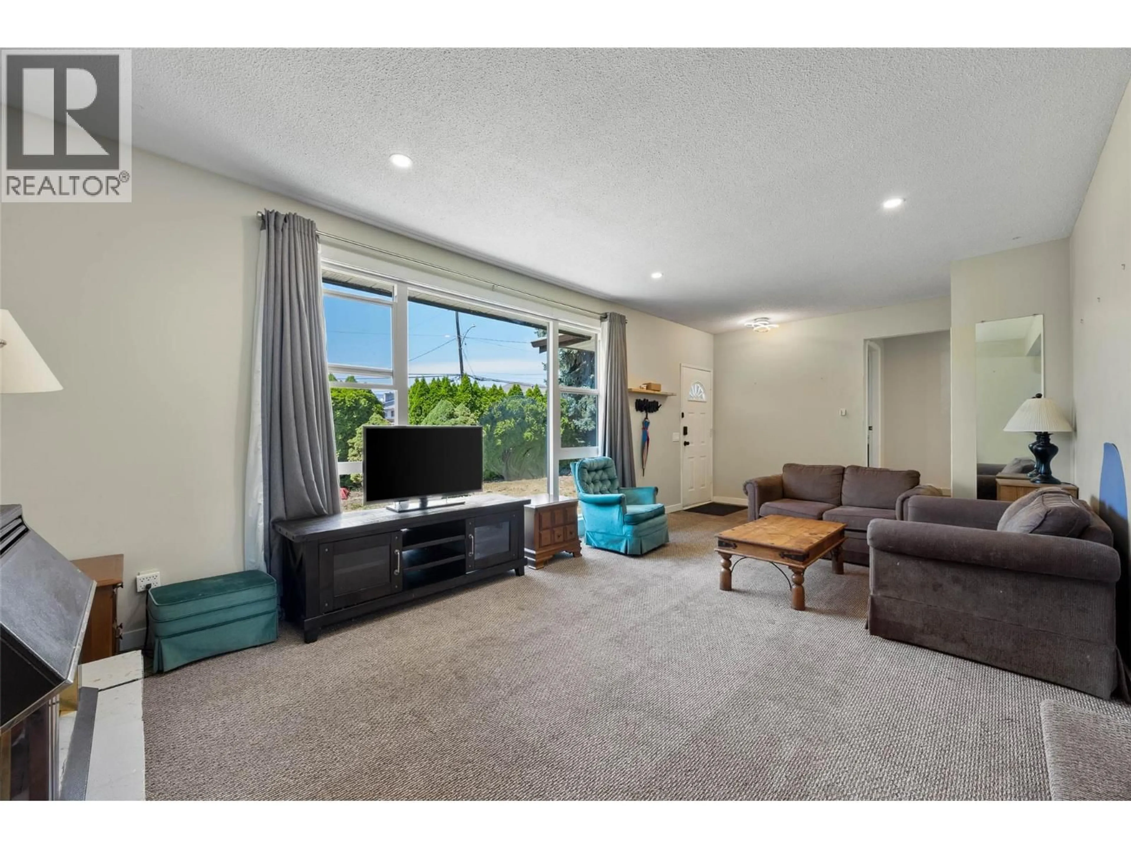 Living room with furniture, unknown for 1160 KEMANO STREET, Kamloops British Columbia V2B7M2