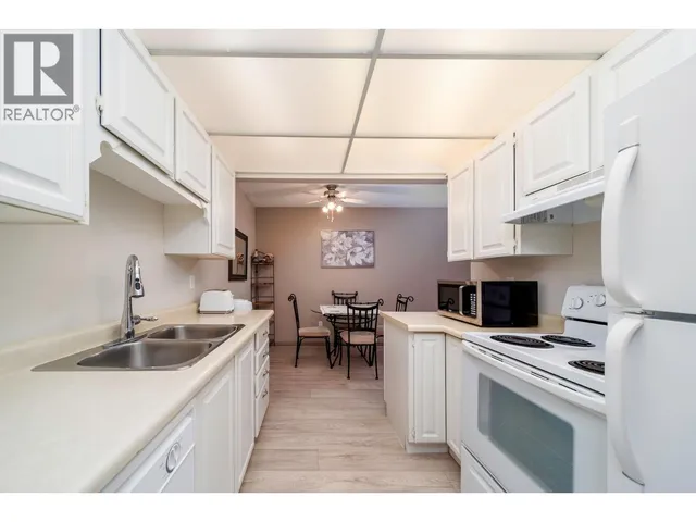 211 - 2085 GORDON DRIVE, Kelowna 2