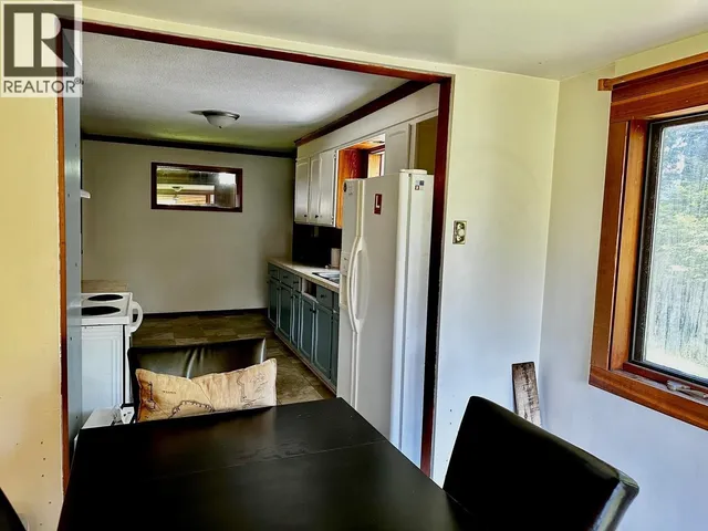 504 NEEDHAM DRIVE, Revelstoke 5