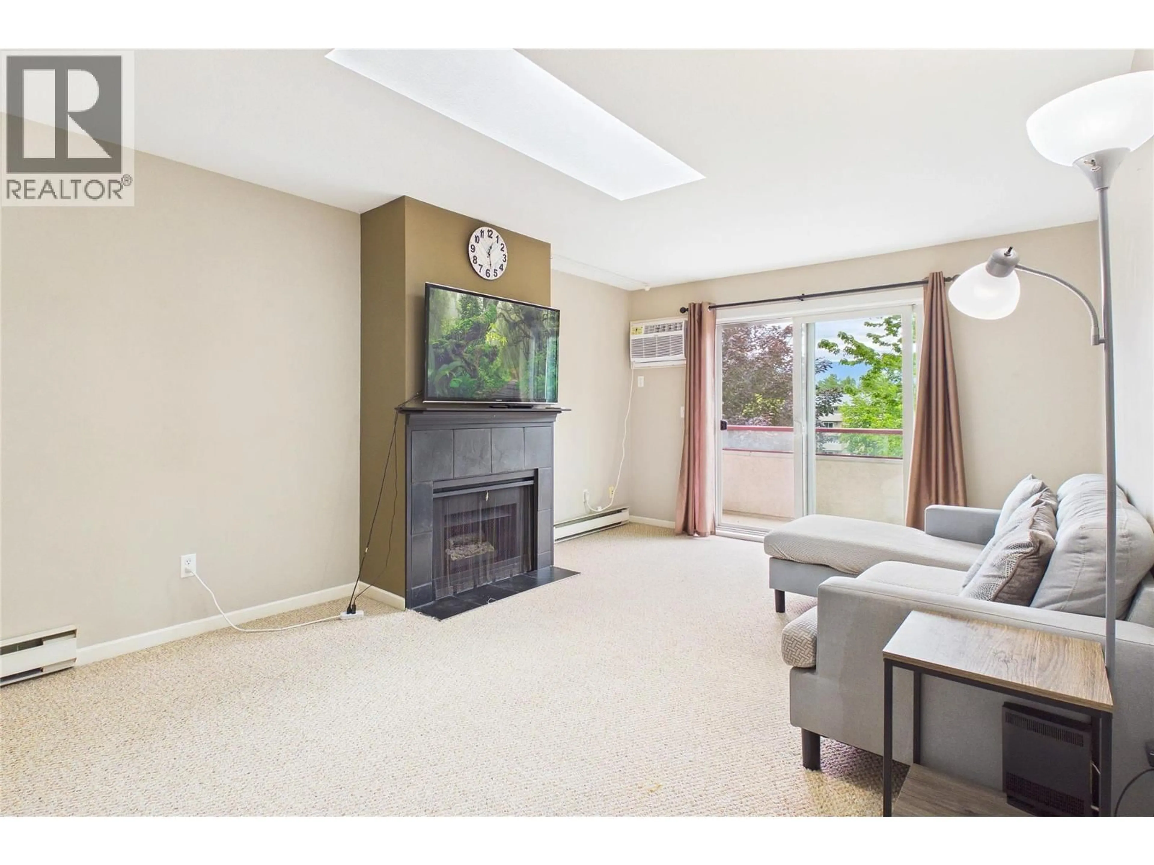 Living room with furniture, unknown for 303 - 993 KLO ROAD, Kelowna British Columbia V4T2M3