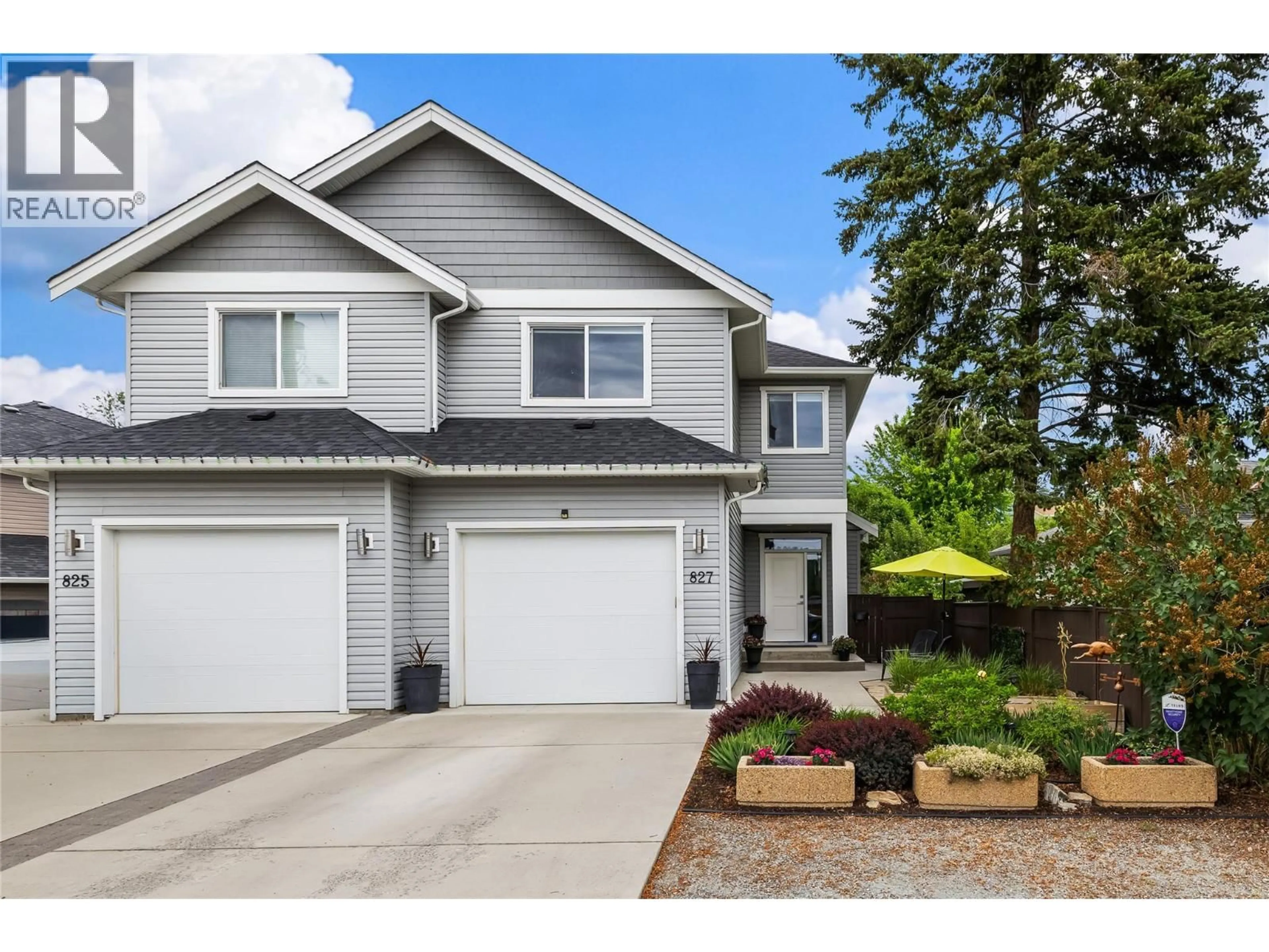 Home with vinyl exterior material, street for 827 JUNIPER ROAD, Kelowna British Columbia V1X3R8