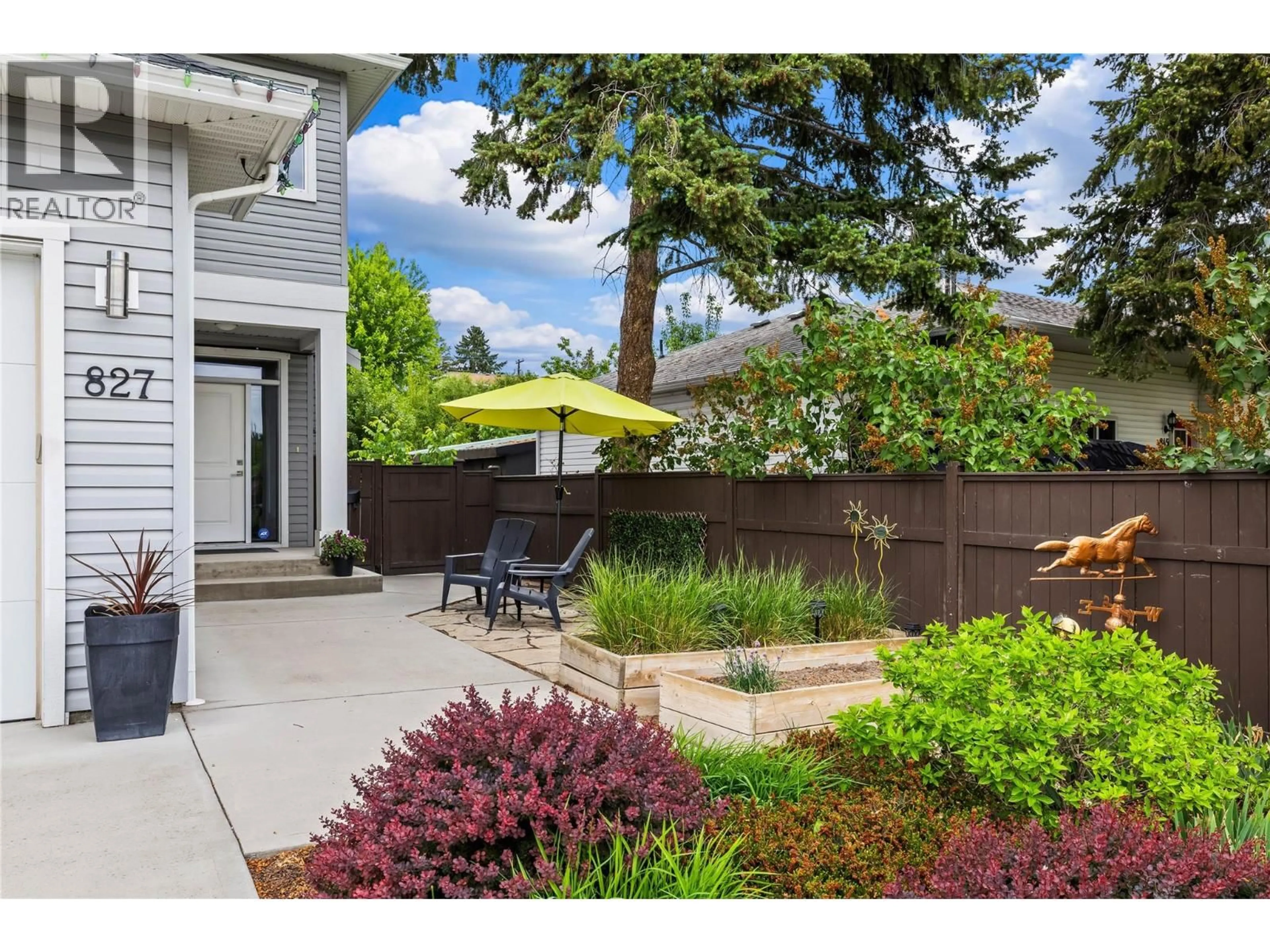 Patio, street for 827 JUNIPER ROAD, Kelowna British Columbia V1X3R8
