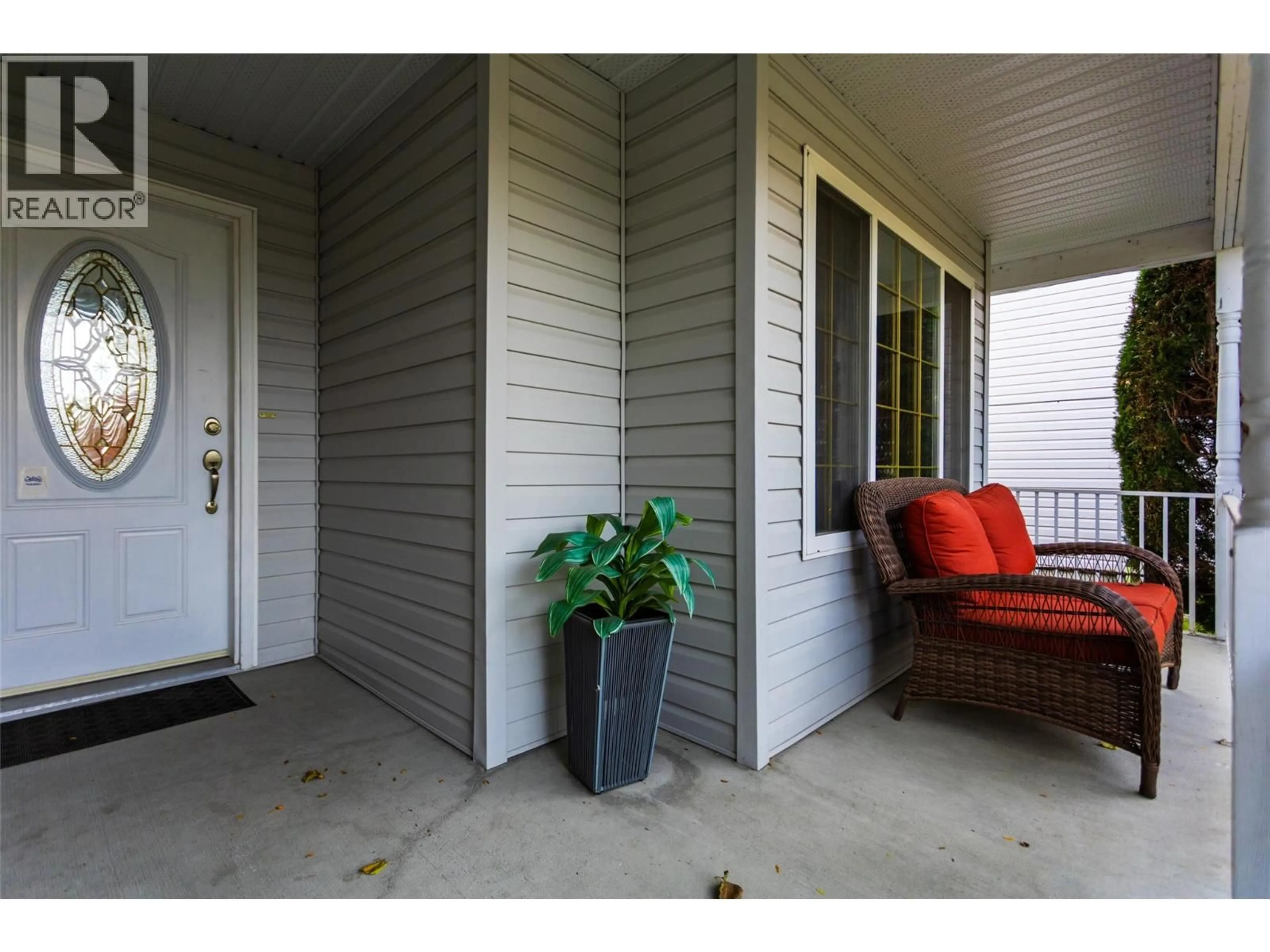 Indoor entryway for 54 - 6100 OLD VERNON ROAD, Kelowna British Columbia V1X7T8