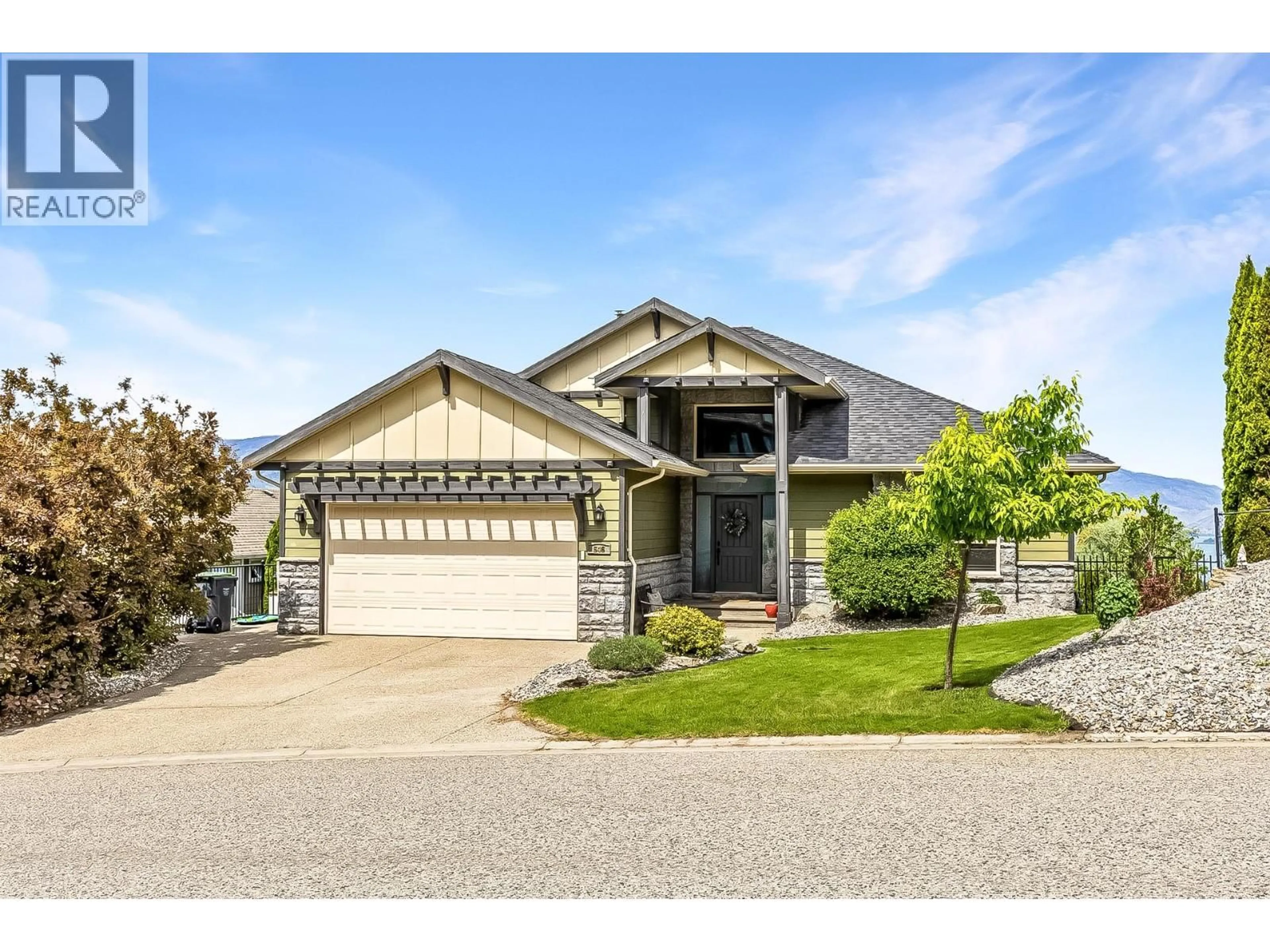 Home with vinyl exterior material, street for 546 GOWEN PLACE, Kelowna British Columbia V1W5B4