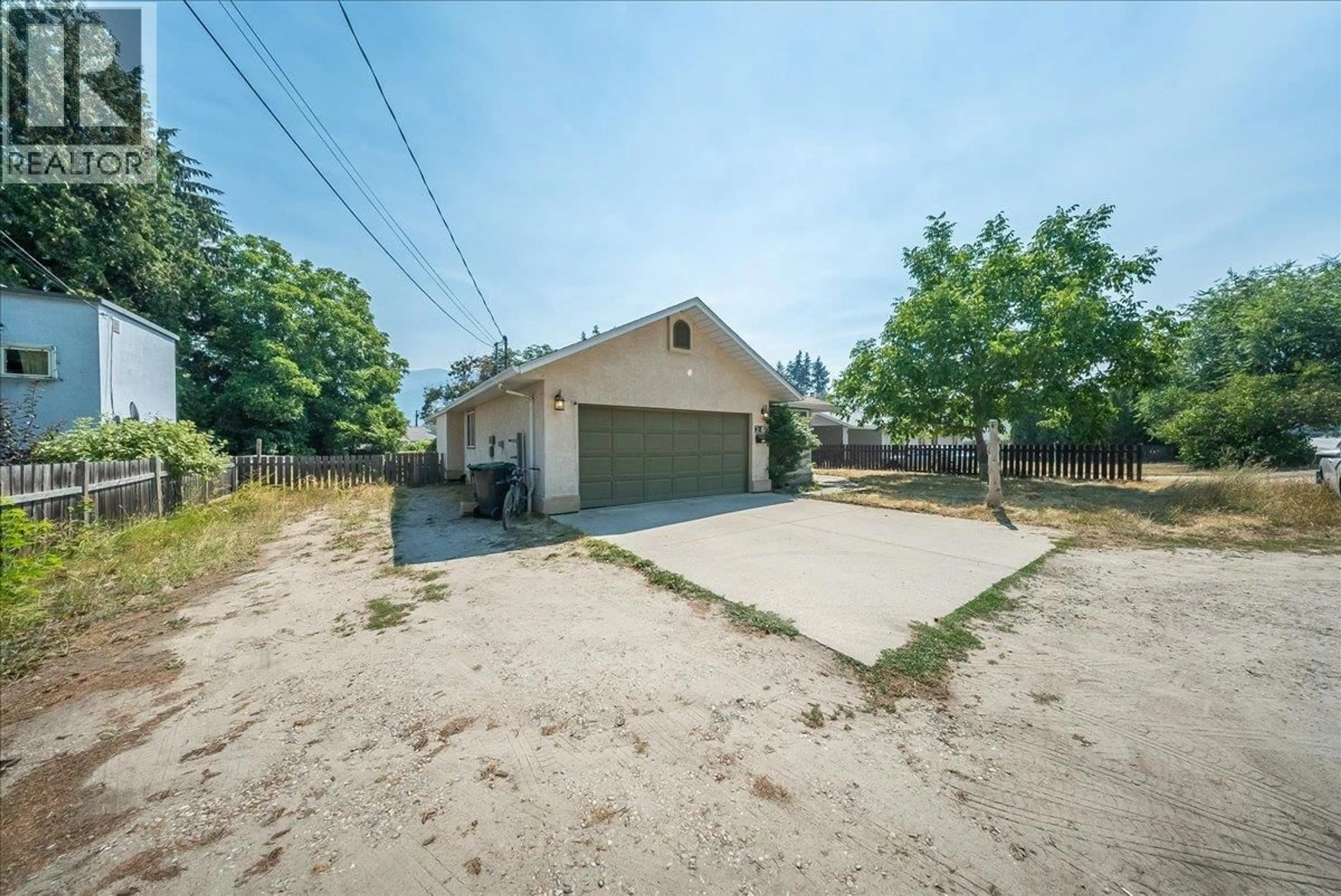 A pic from outside/outdoor area/front of a property/back of a property/a pic from drone, street for 2507 COLUMBIA AVENUE, Castlegar British Columbia V1N2X4