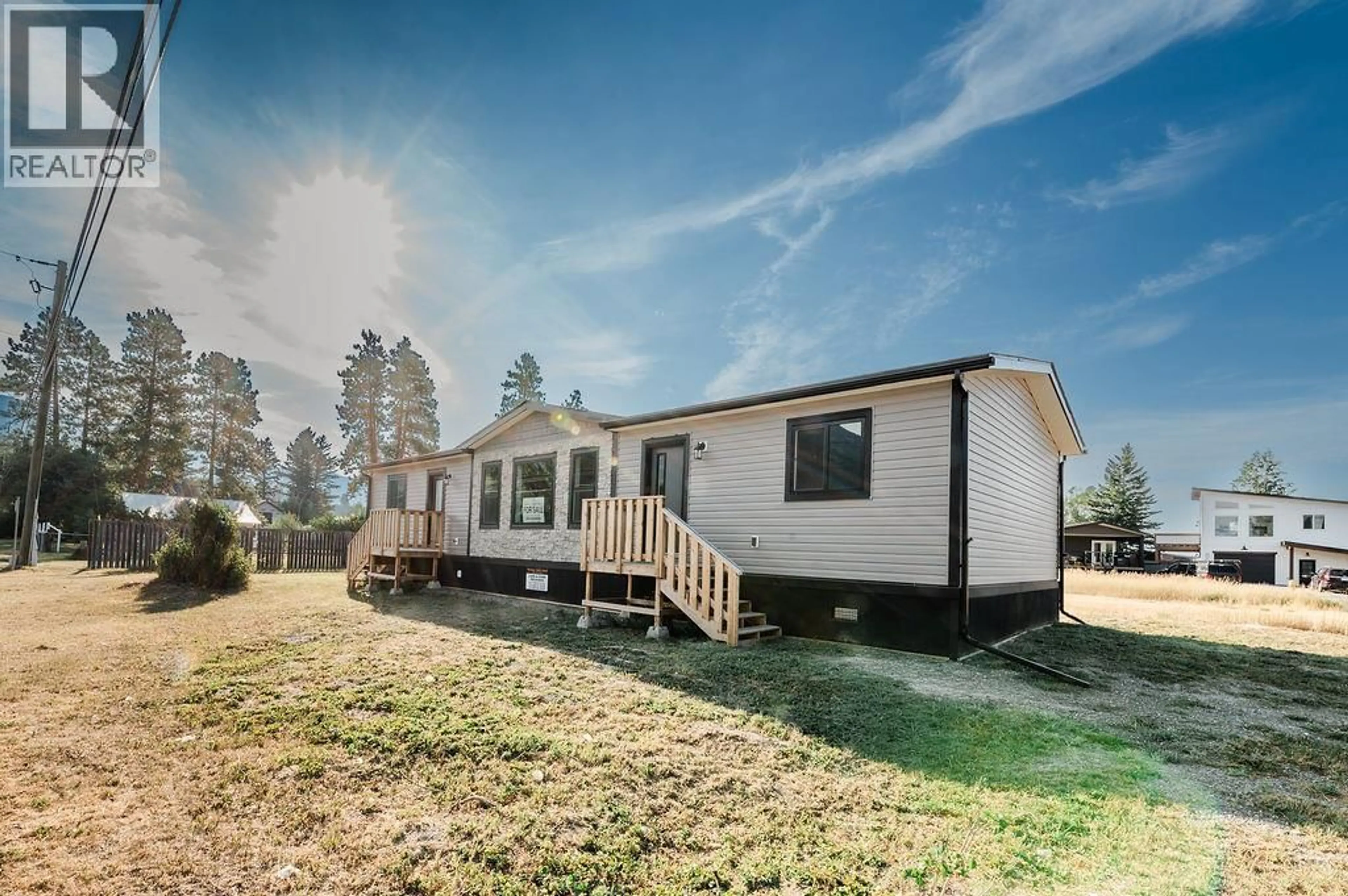 Home with vinyl exterior material, unknown for 8948 RUNDLE PLACE, Canal Flats British Columbia V0B1B0