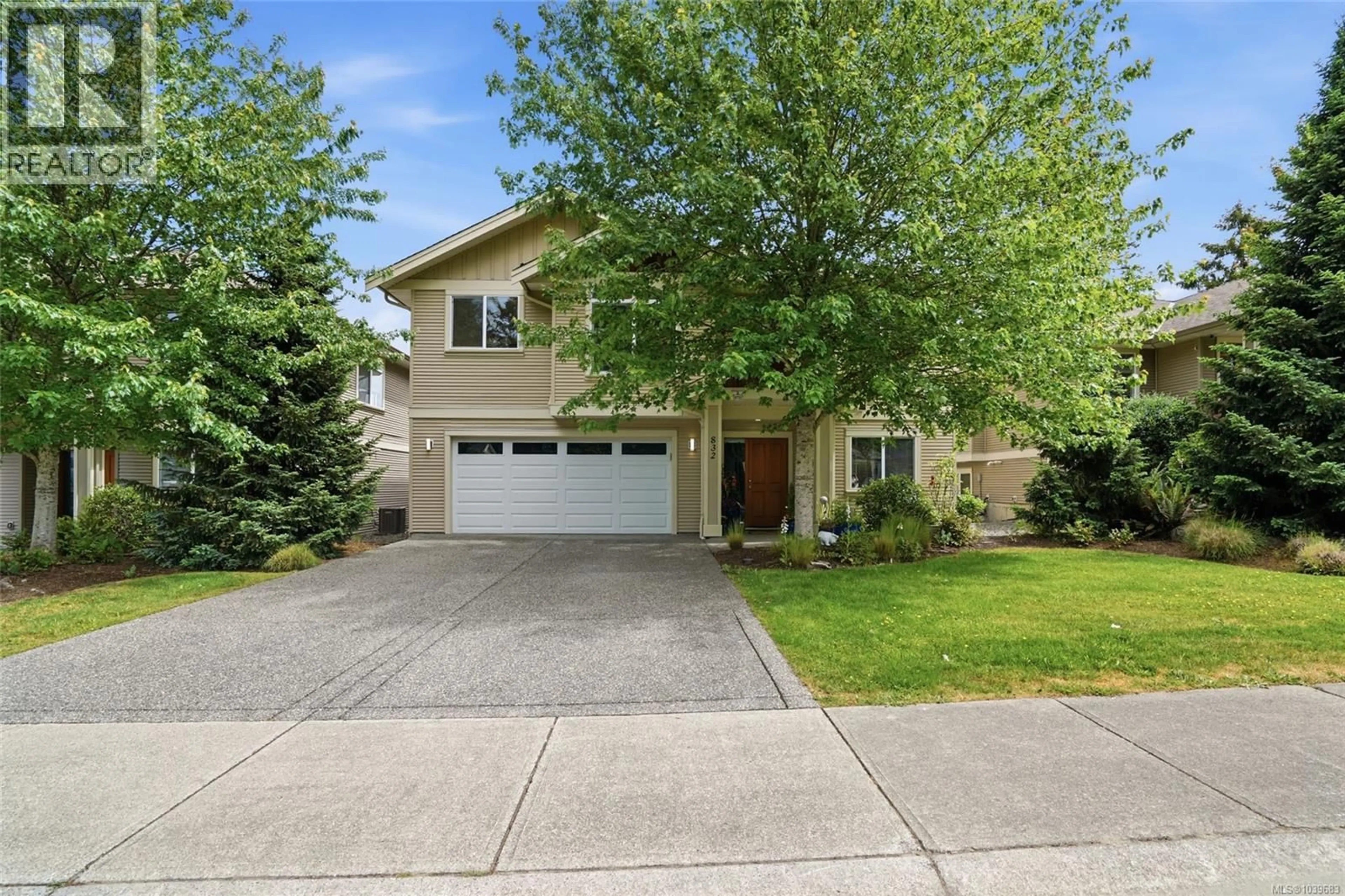 Home with vinyl exterior material, street for 832 BROOKFIELD DRIVE, Nanaimo British Columbia V9R0A4