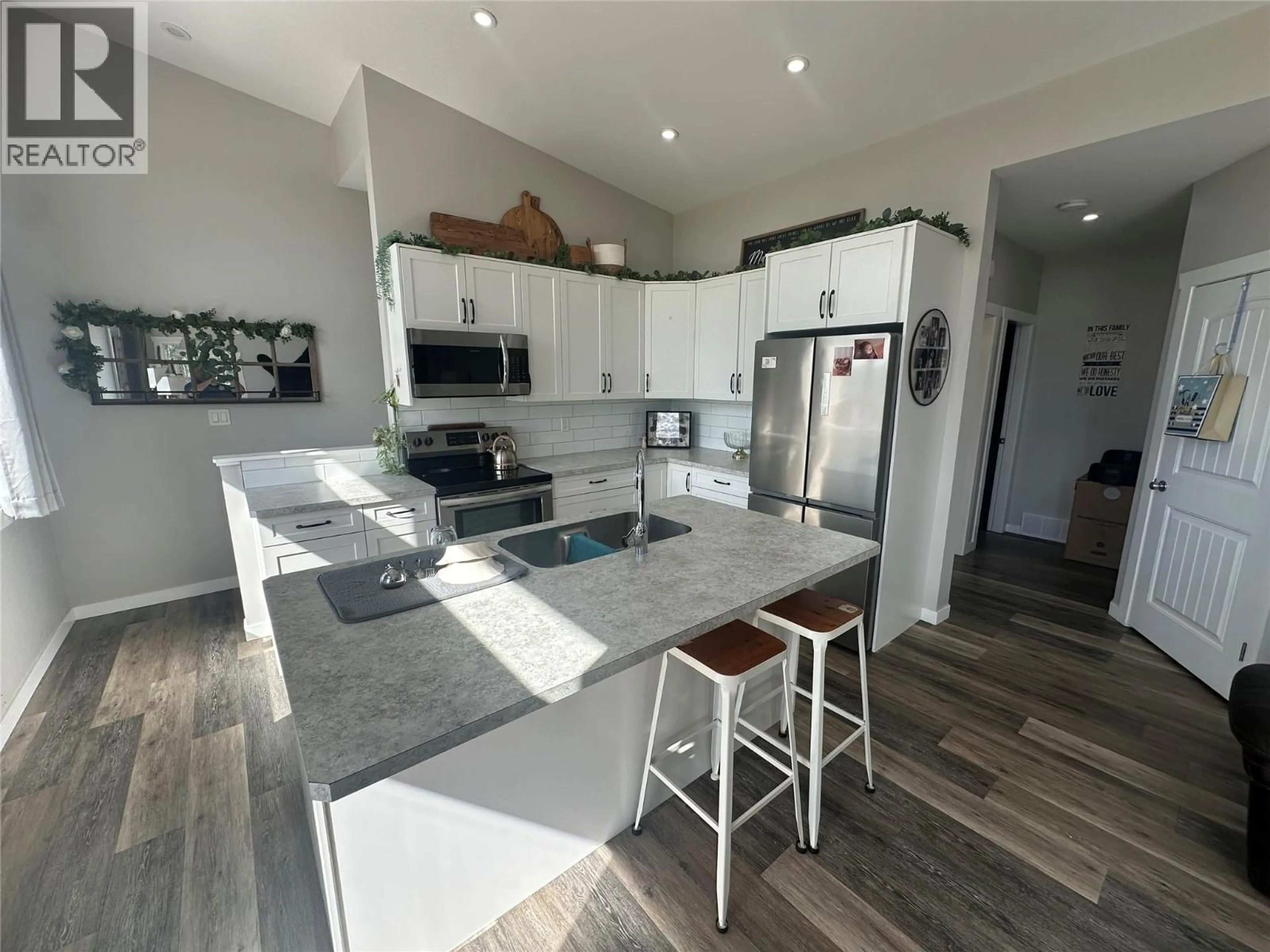 Open concept kitchen, unknown for 8057 HARPER OTHER, Dawson Creek British Columbia V1G2C0