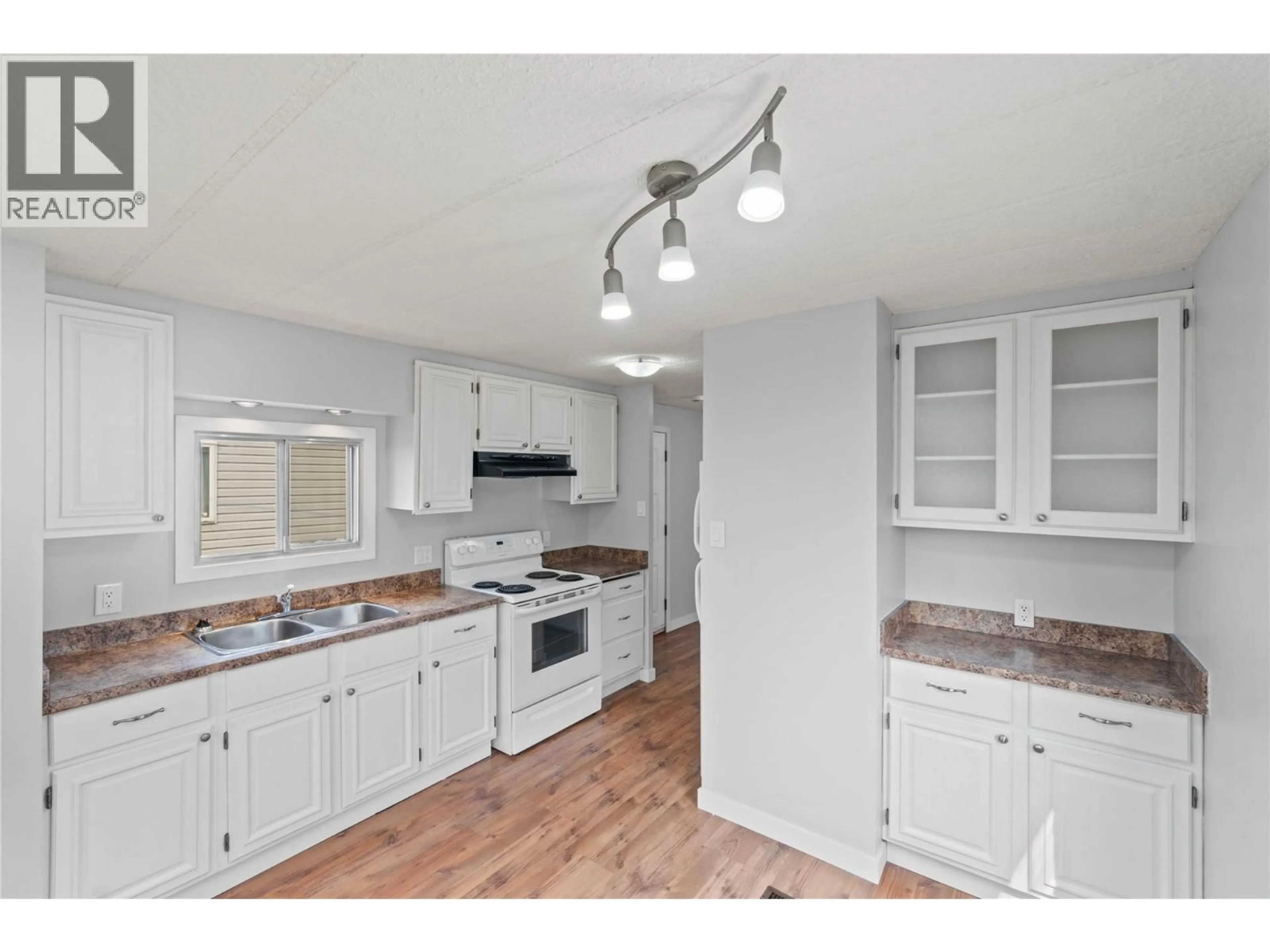 Standard kitchen, unknown for 31 - 1440 ORD ROAD, Kamloops British Columbia V2B8P9