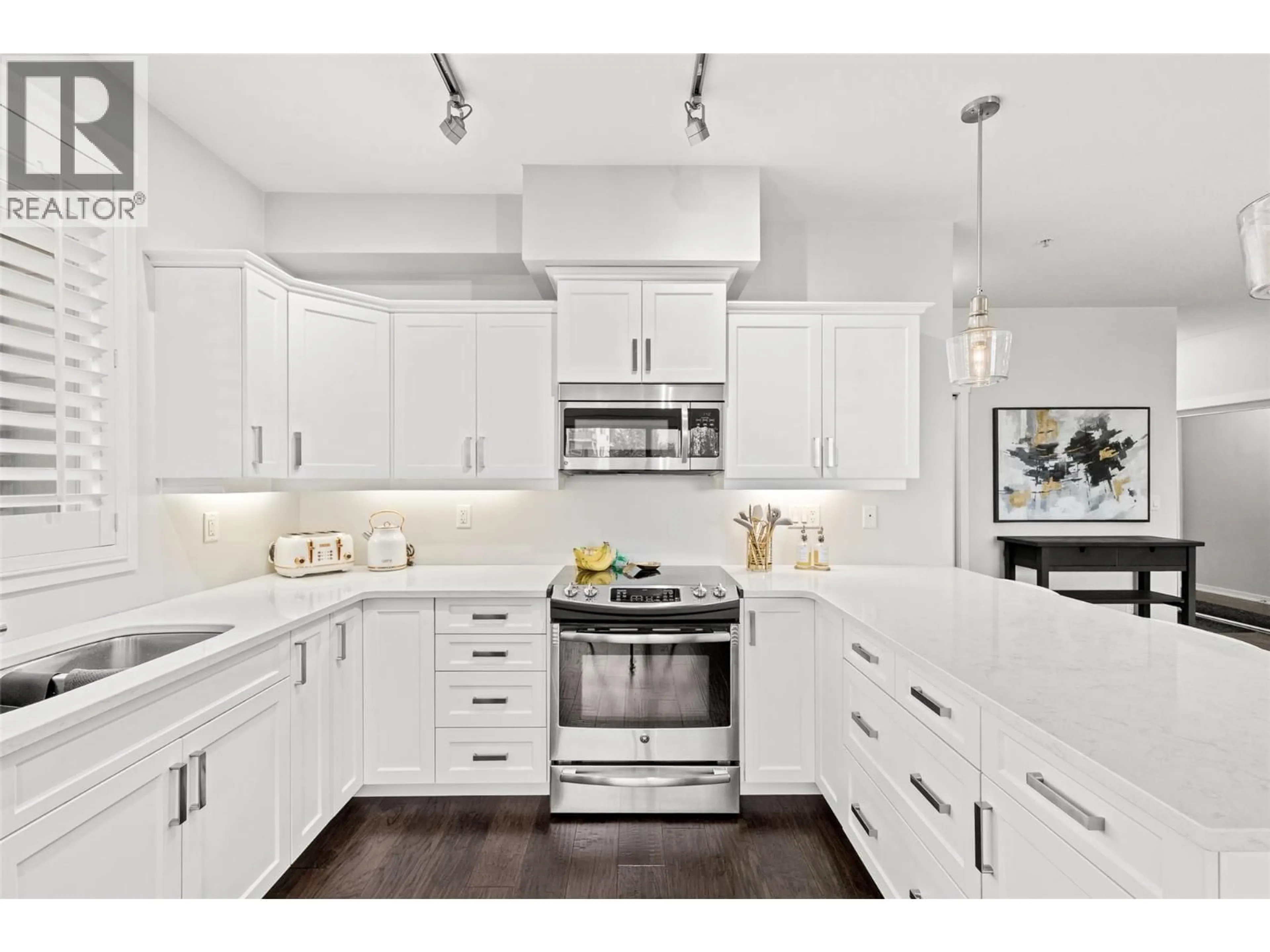 Contemporary kitchen, unknown for 112 - 3731 CASORSO ROAD, Kelowna British Columbia V1W5E9