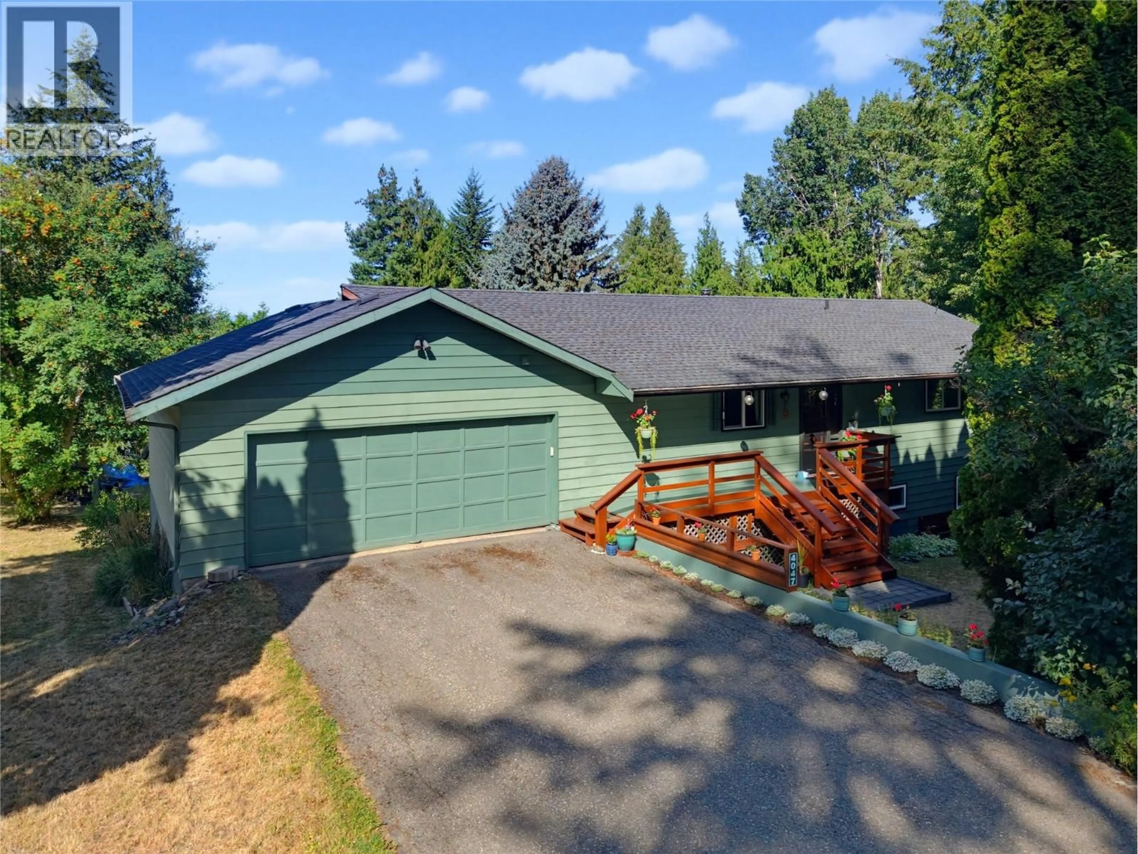 A pic from outside/outdoor area/front of a property/back of a property/a pic from drone, unknown for 4047 TORRY ROAD, Eagle Bay British Columbia V0E1T0