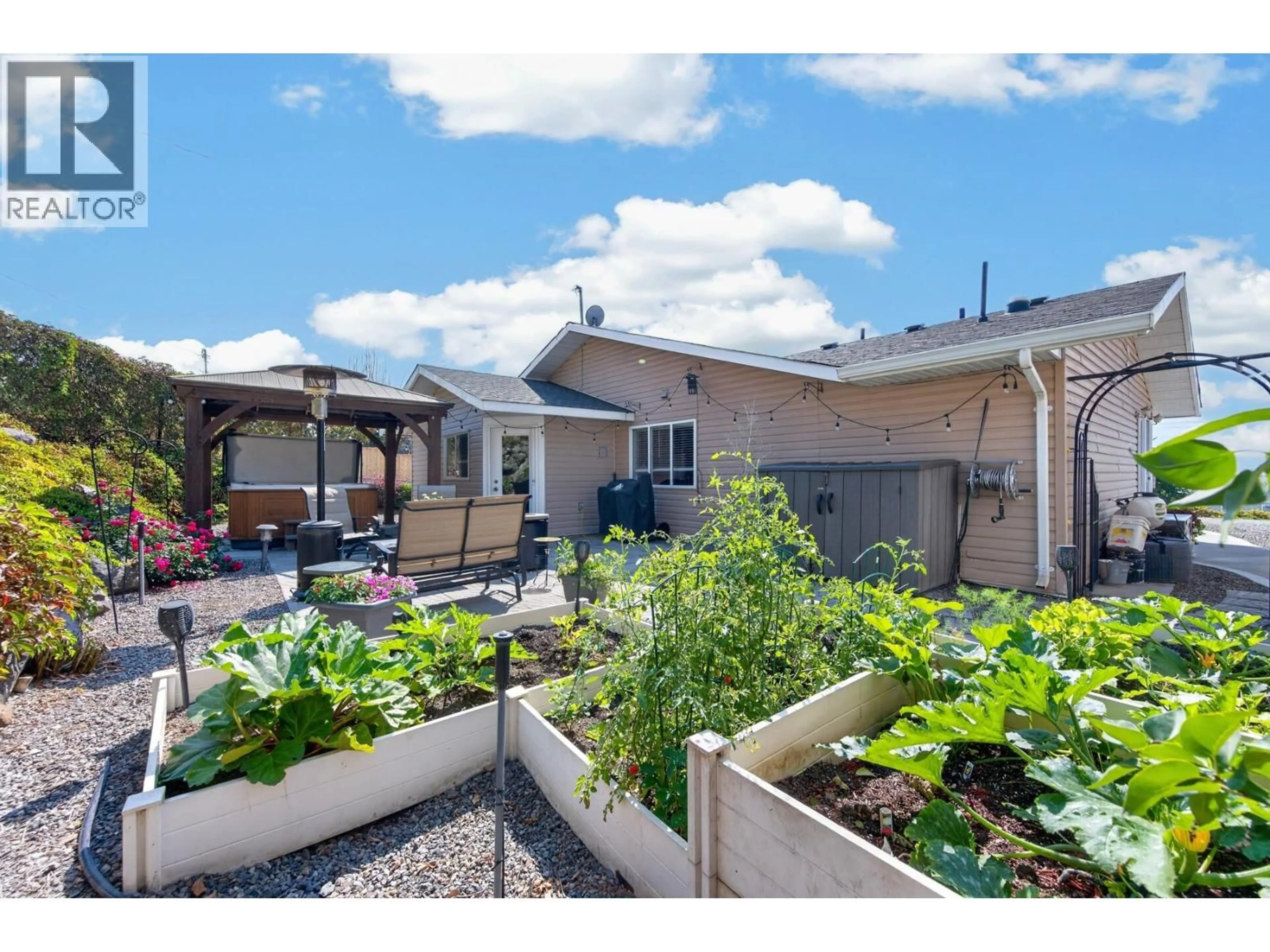Patio, street for 3197 SHUSWAP ROAD, Kamloops British Columbia V2H1T1