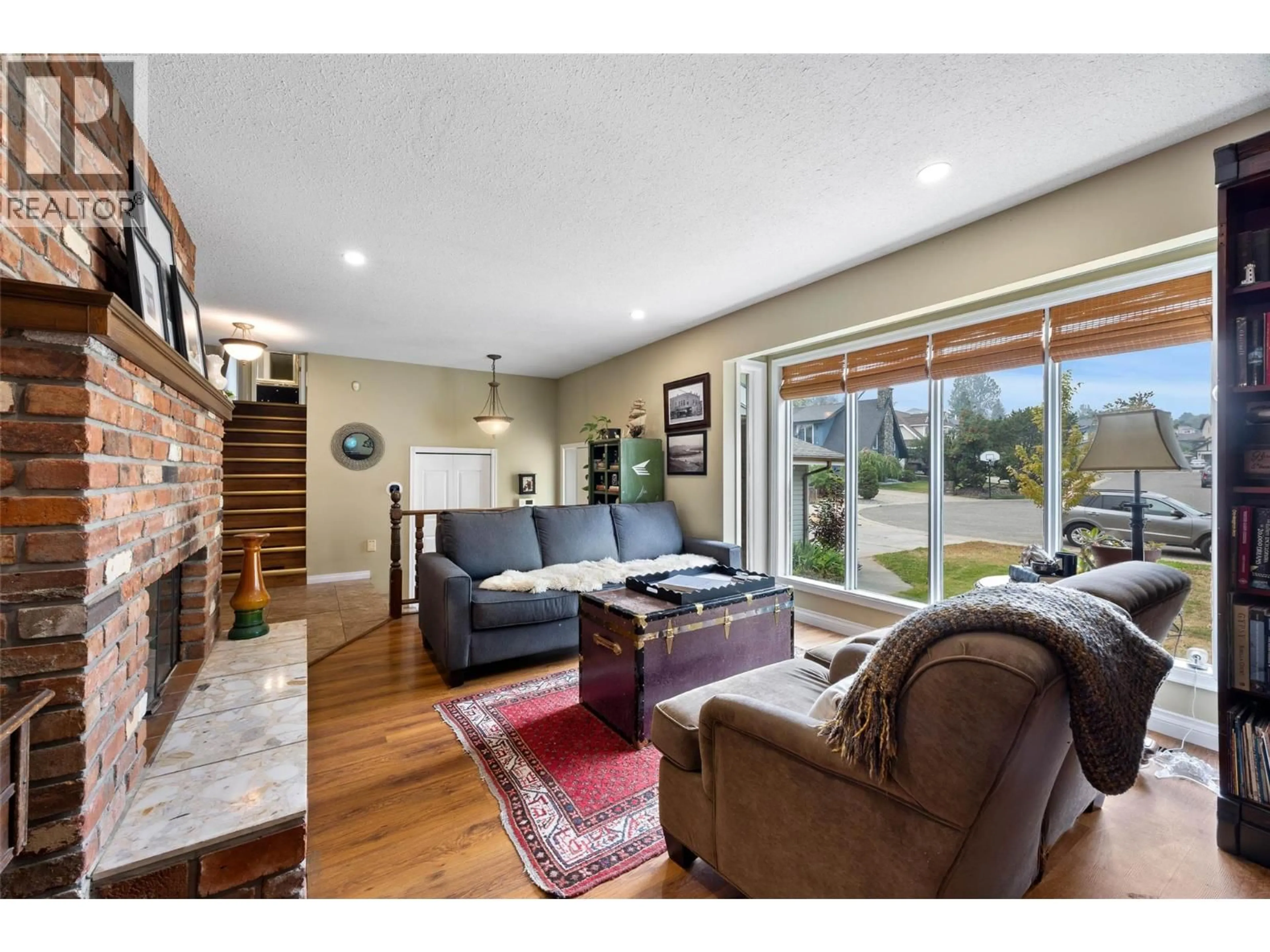 Living room with furniture, unknown for 2269 BALFOUR COURT, Kamloops British Columbia V1S1H5