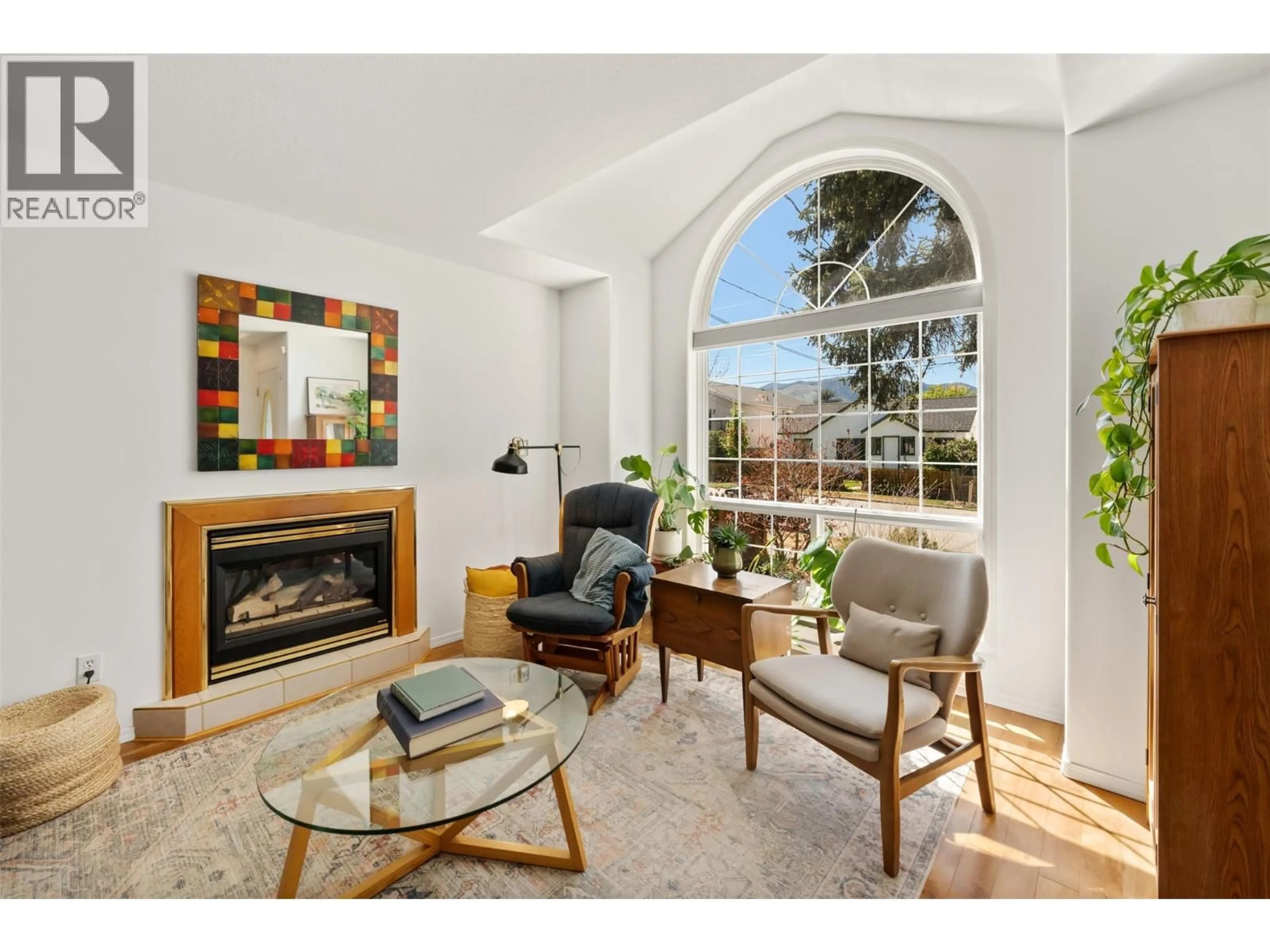 Living room with furniture, unknown for 102 - 626 VAN HORNE STREET, Penticton British Columbia V2A4L1
