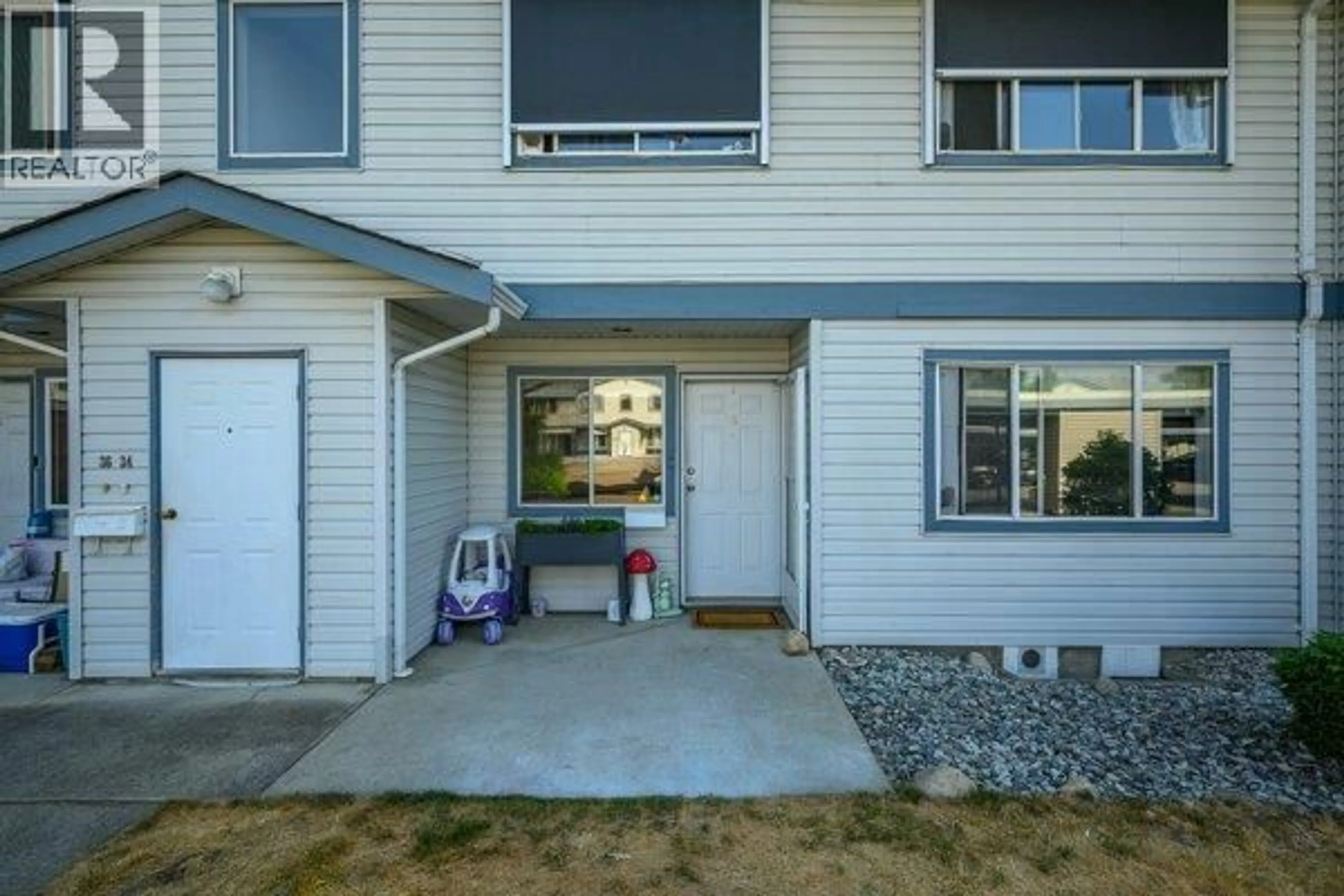 Home with vinyl exterior material, street for 33 - 4740 20 STREET, Vernon British Columbia V1T9N7