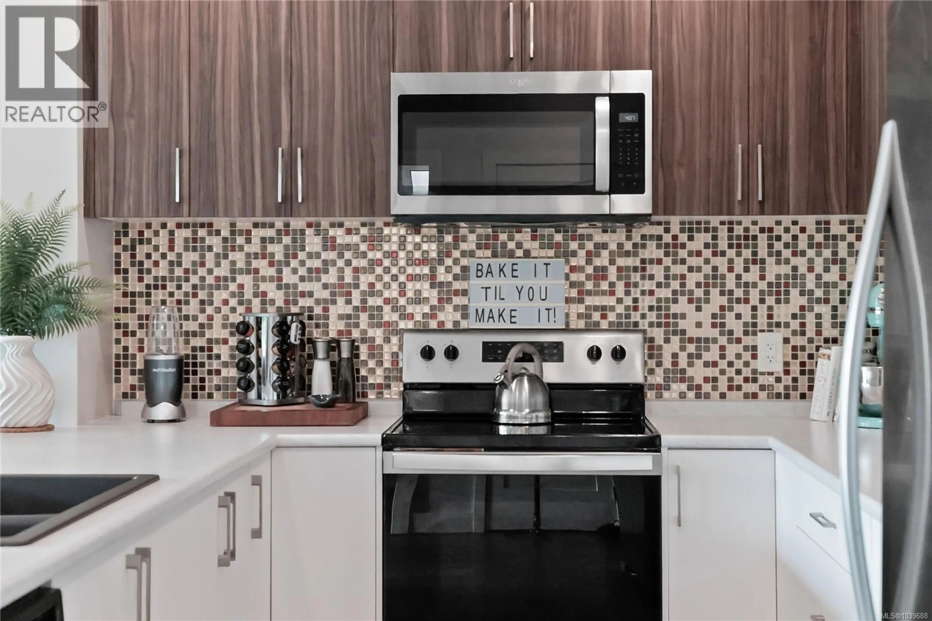 Standard kitchen, ceramic/tile floor for 201 - 6544 METRAL DRIVE, Nanaimo British Columbia V9T2L8
