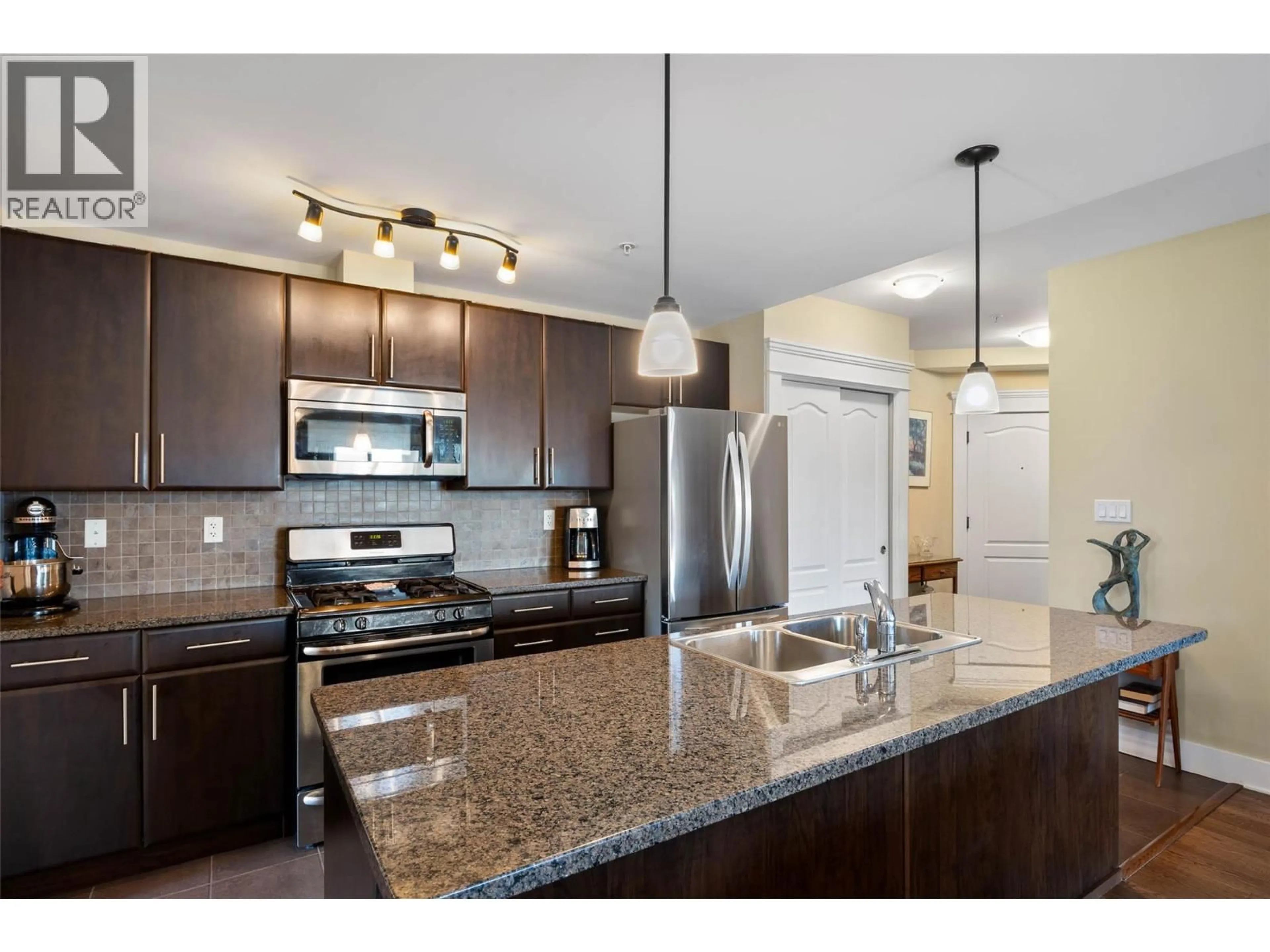 Open concept kitchen, unknown for 606 - 975 VICTORIA STREET WEST, Kamloops British Columbia V2C0C2