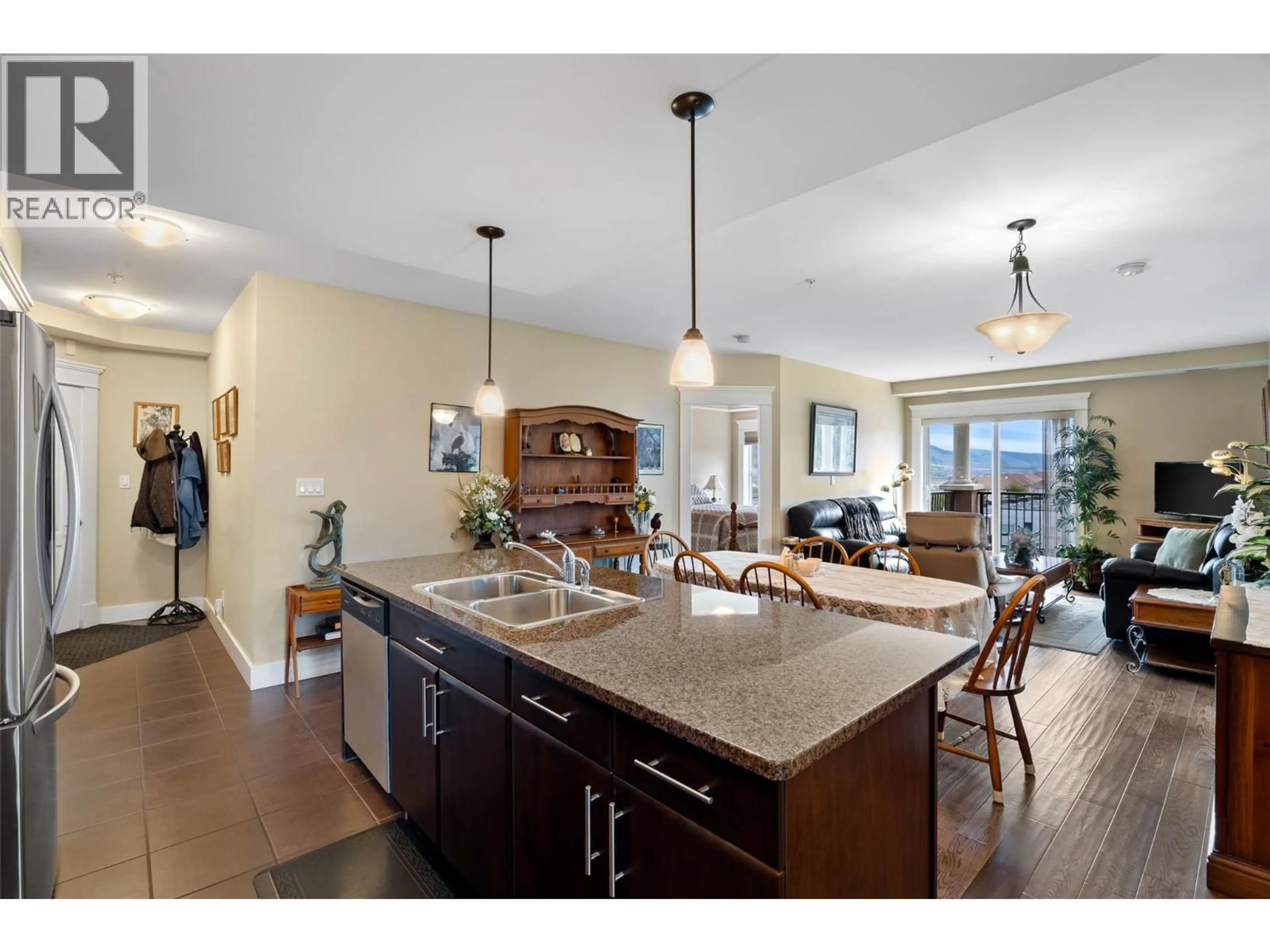 Open concept kitchen, ceramic/tile floor for 606 - 975 VICTORIA STREET WEST, Kamloops British Columbia V2C0C2