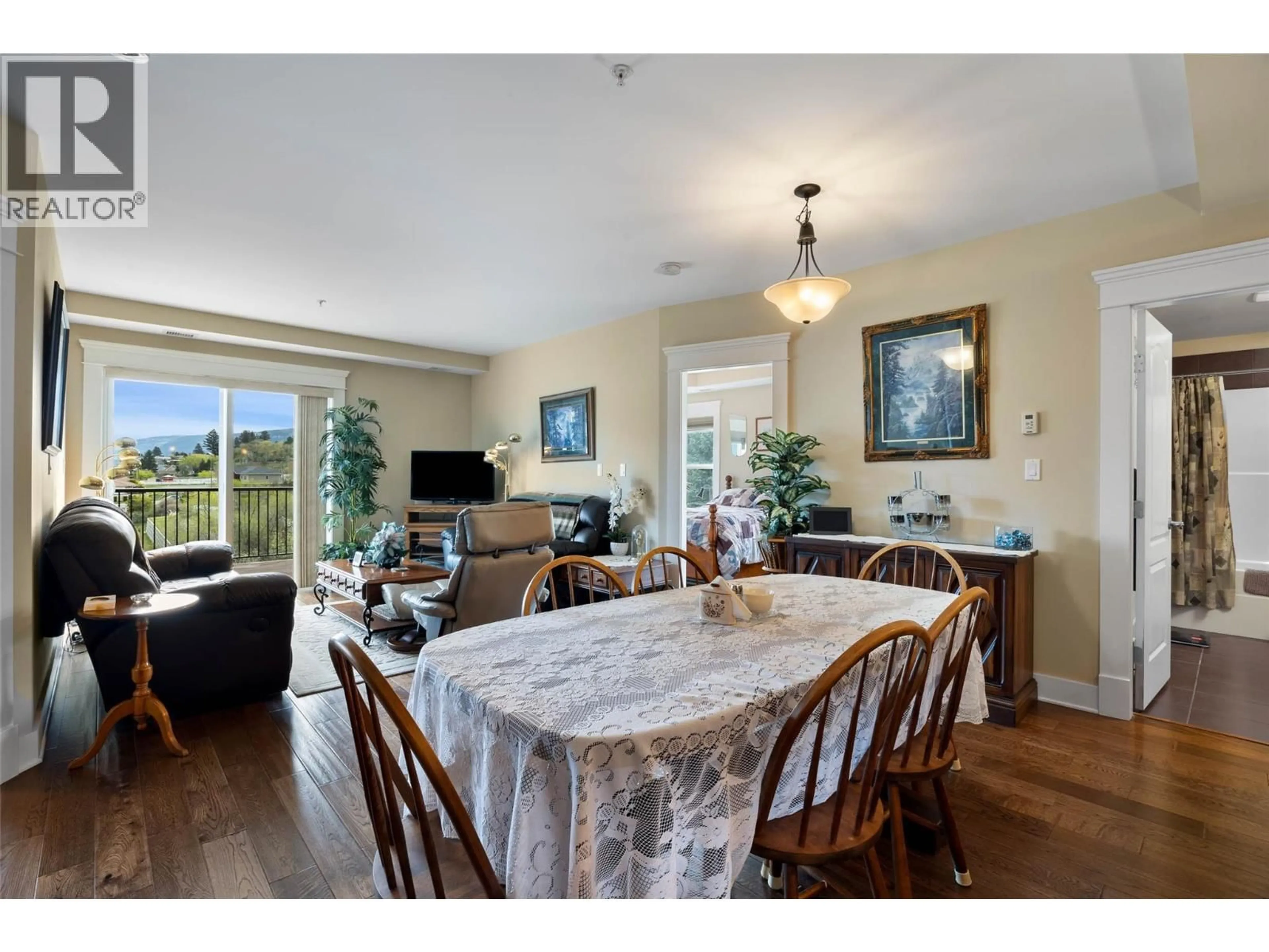 Dining room, wood/laminate floor for 606 - 975 VICTORIA STREET WEST, Kamloops British Columbia V2C0C2