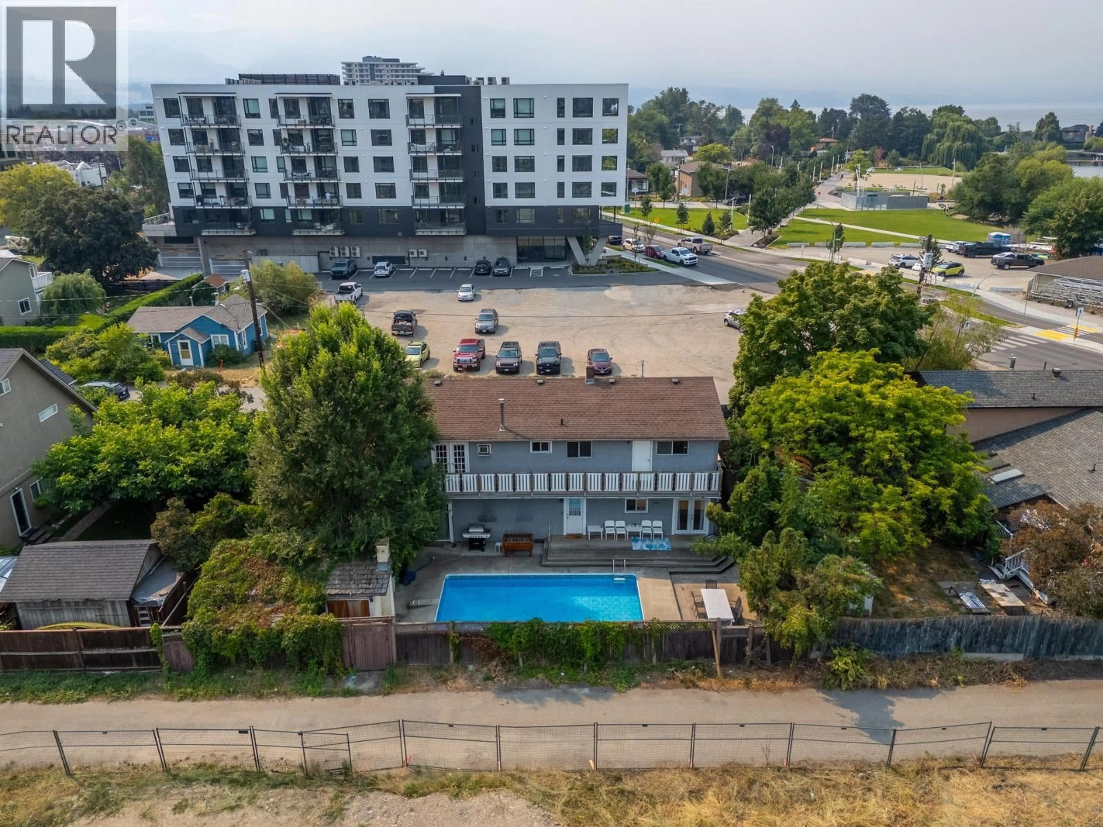 A pic from outside/outdoor area/front of a property/back of a property/a pic from drone, city buildings view from balcony for 424 NEWSOM AVENUE, Kelowna British Columbia V1Y4Y2