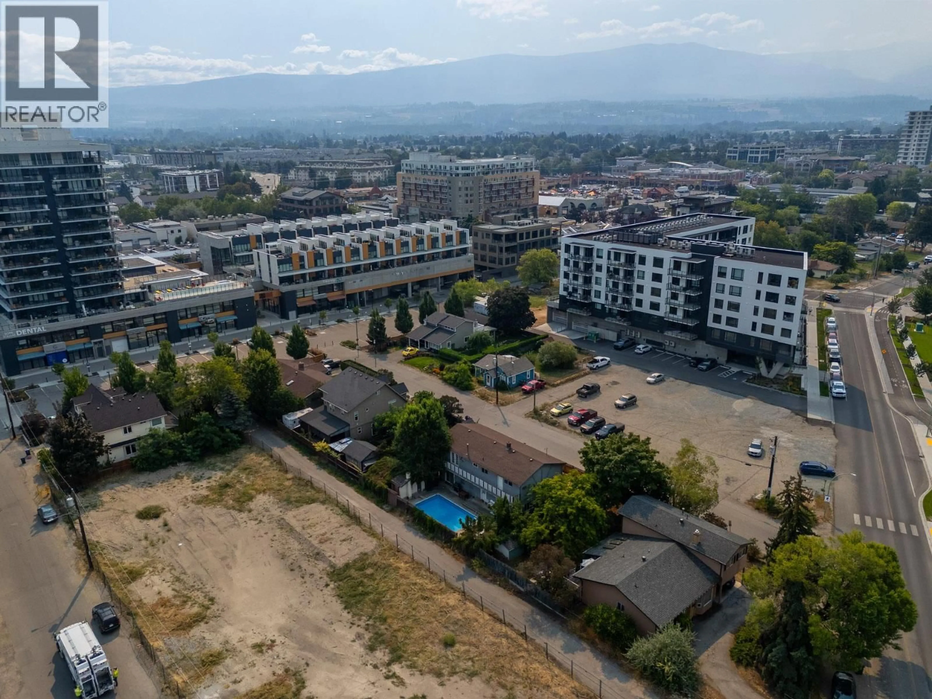 A pic from outside/outdoor area/front of a property/back of a property/a pic from drone, mountain view for 424 NEWSOM AVENUE, Kelowna British Columbia V1Y4Y2