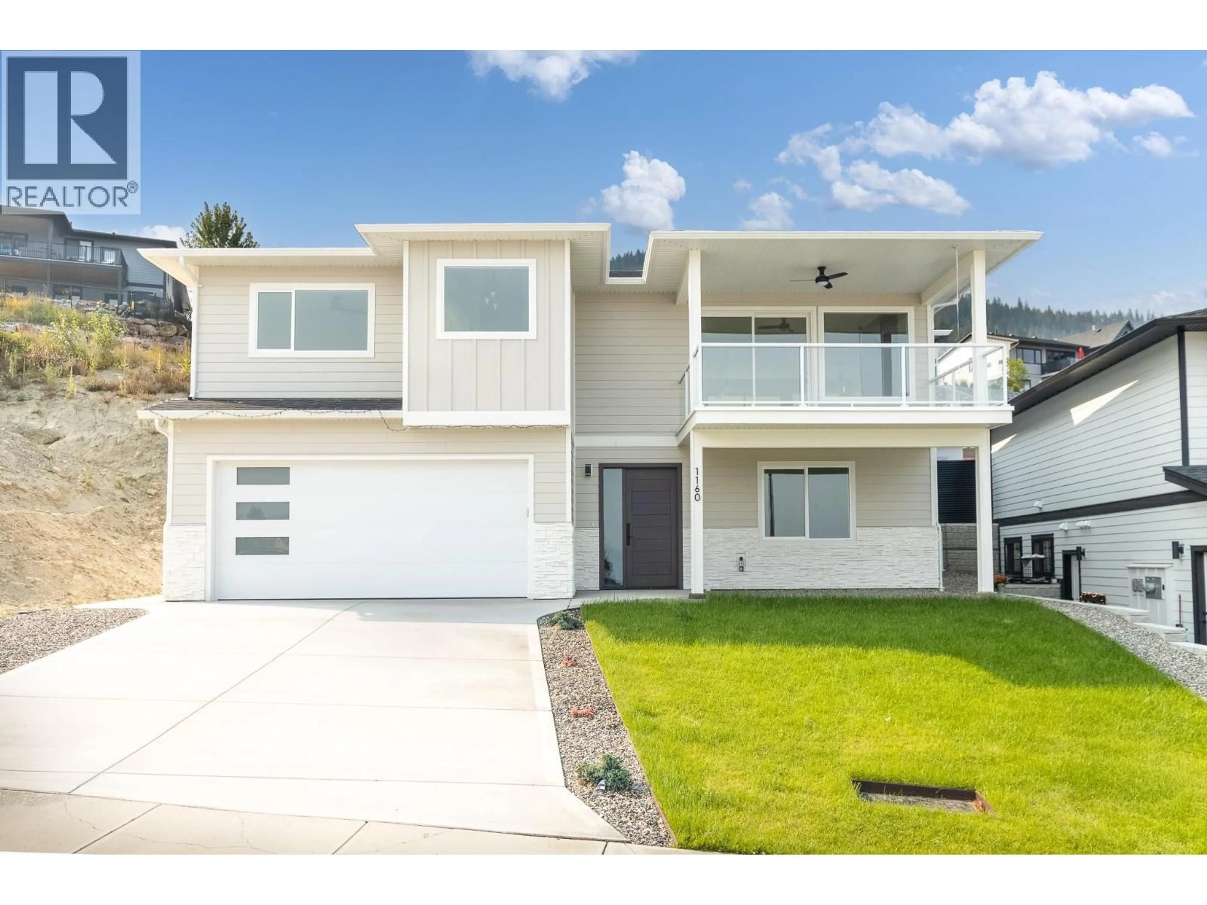 Home with vinyl exterior material, street for 1160 16 AVENUE SOUTHEAST, Salmon Arm British Columbia V1E2R5