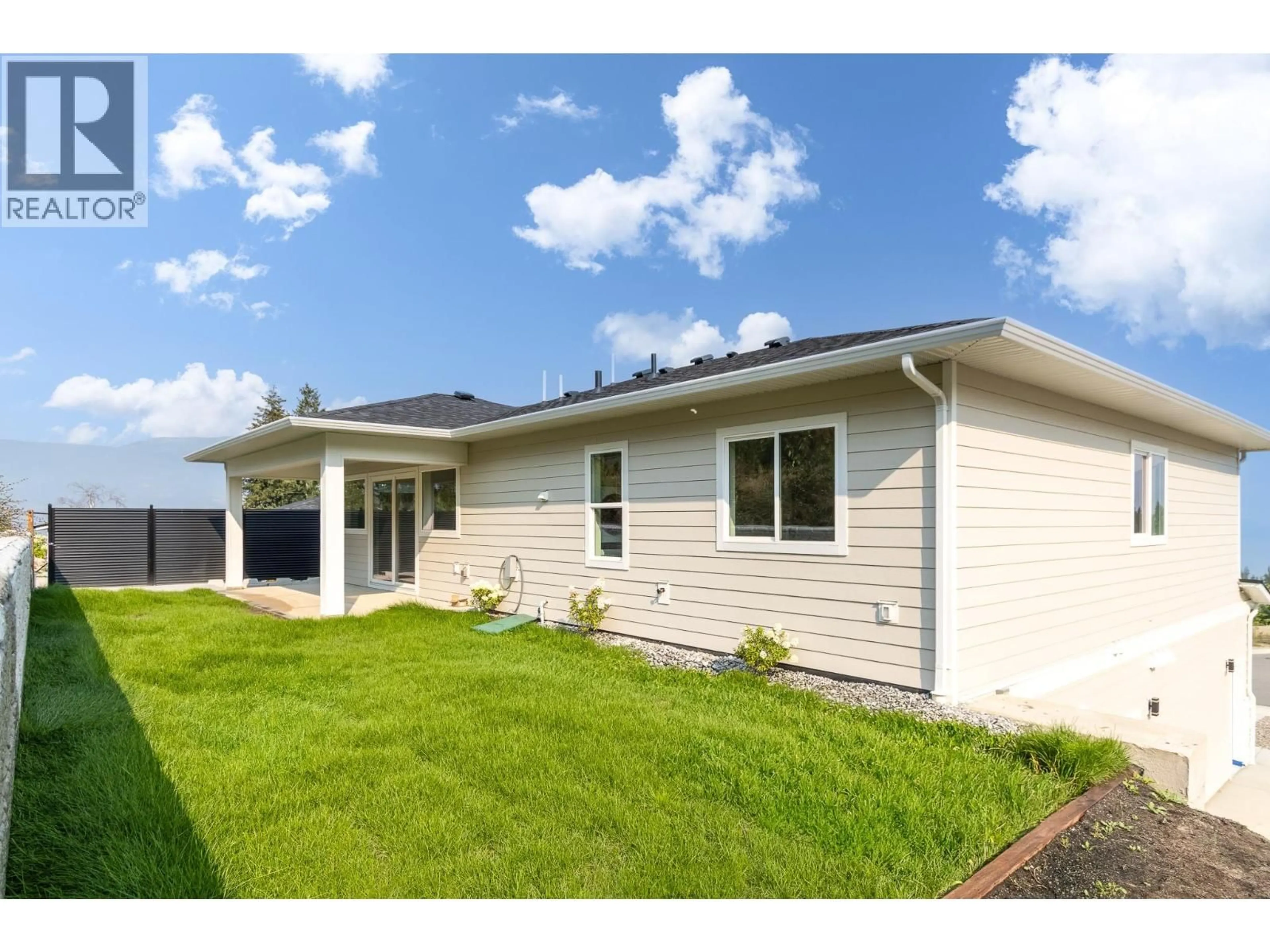 Home with vinyl exterior material, unknown for 1160 16 AVENUE SOUTHEAST, Salmon Arm British Columbia V1E2R5