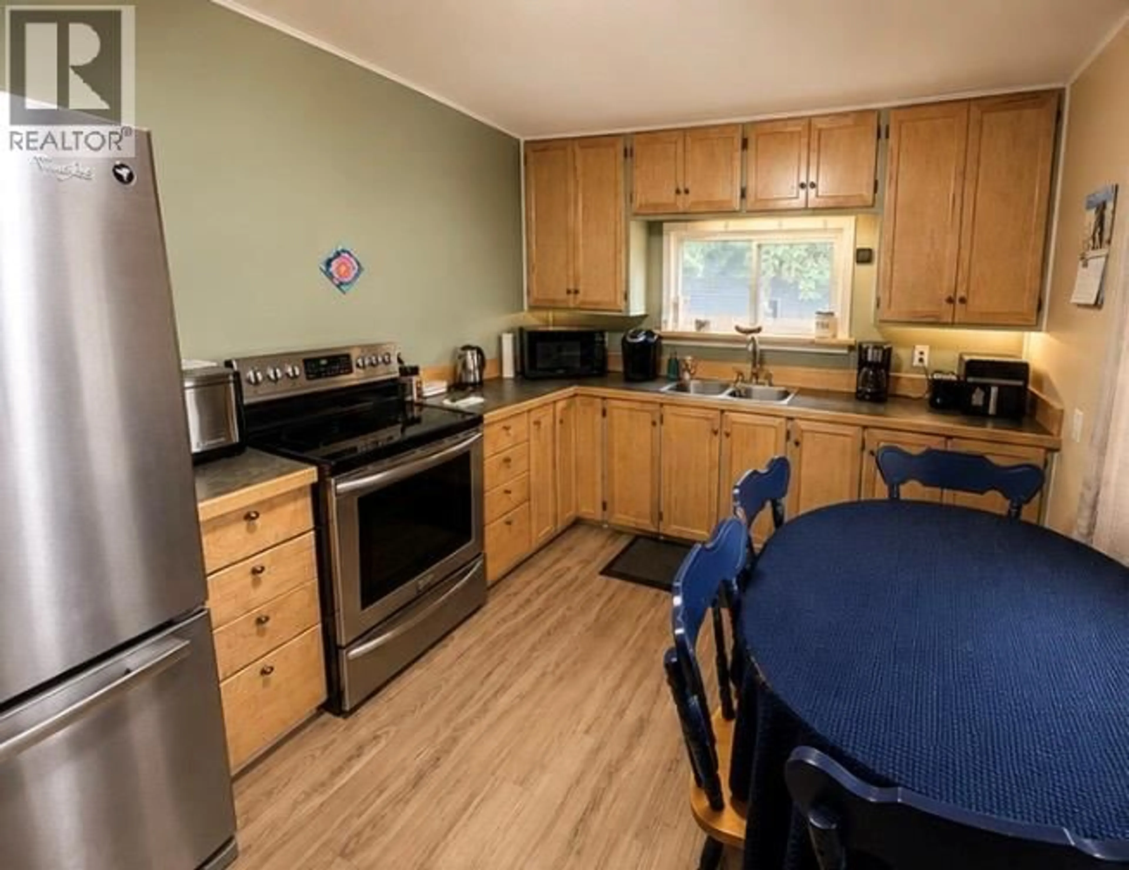 Standard kitchen, unknown for 4604 47 AVENUE NORTHEAST, Chetwynd British Columbia V0C1J0