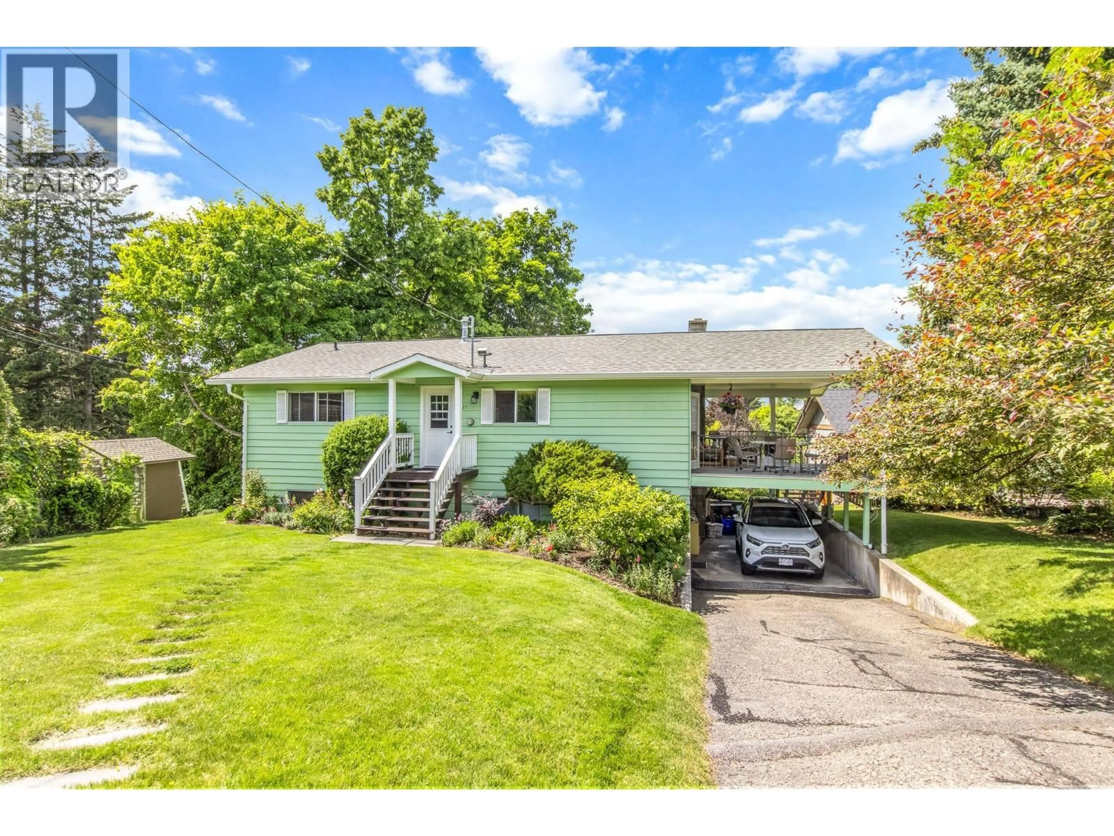 A pic from outside/outdoor area/front of a property/back of a property/a pic from drone, street for 1121 15 STREET SOUTHEAST, Salmon Arm British Columbia V1E2E3