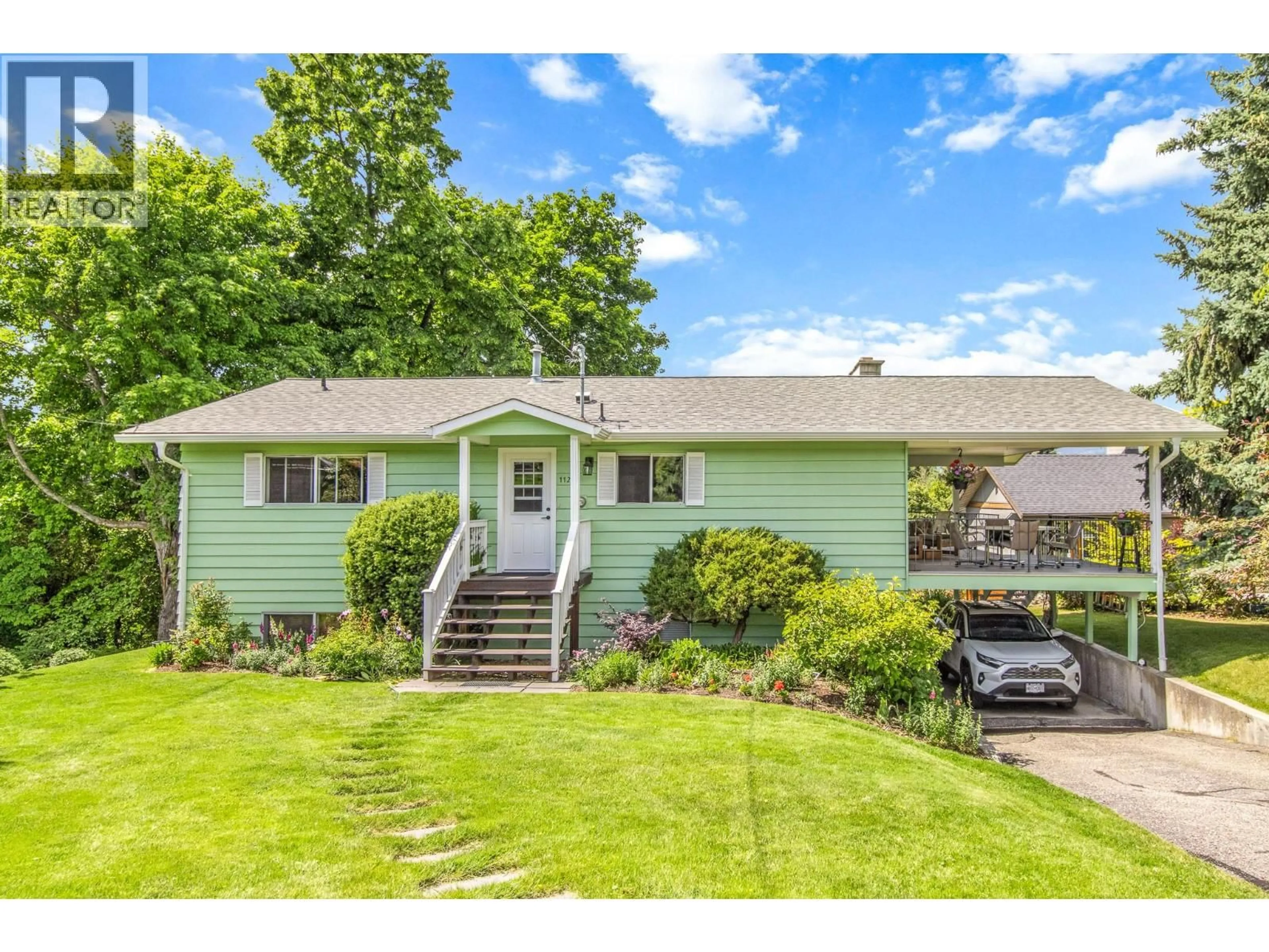 Home with vinyl exterior material, street for 1121 15 STREET SOUTHEAST, Salmon Arm British Columbia V1E2E3