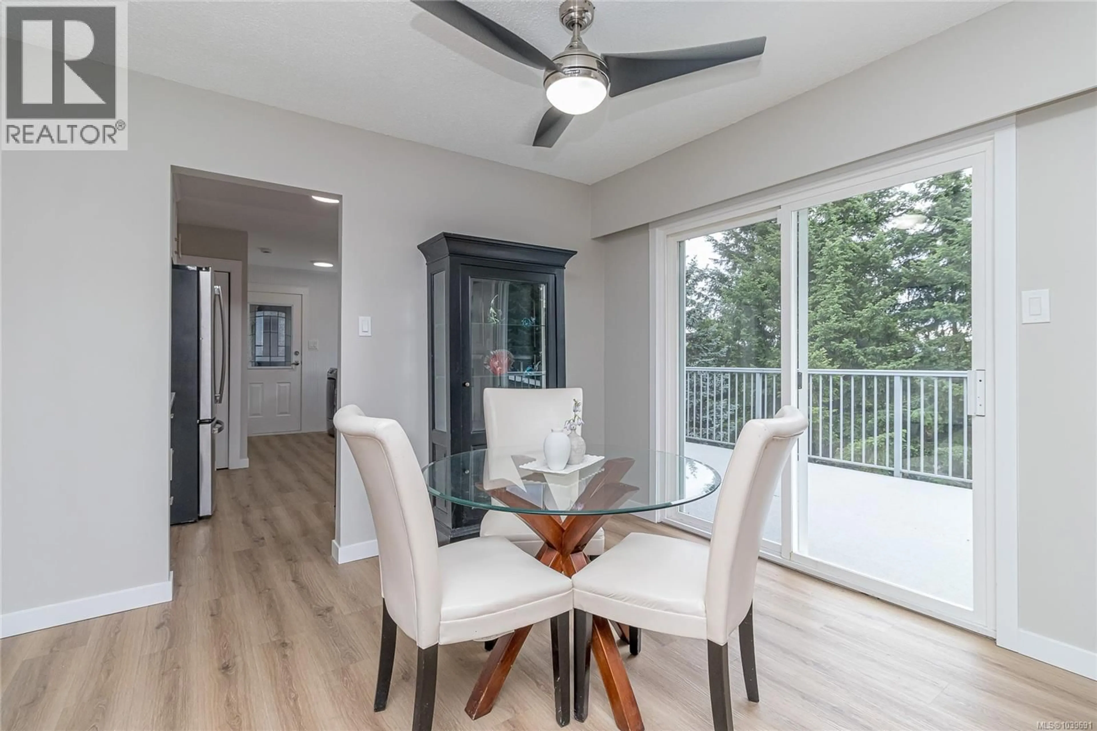 Dining room, wood/laminate floor for 125 ARBUTUS CRESCENT, Ladysmith British Columbia V9G1T8