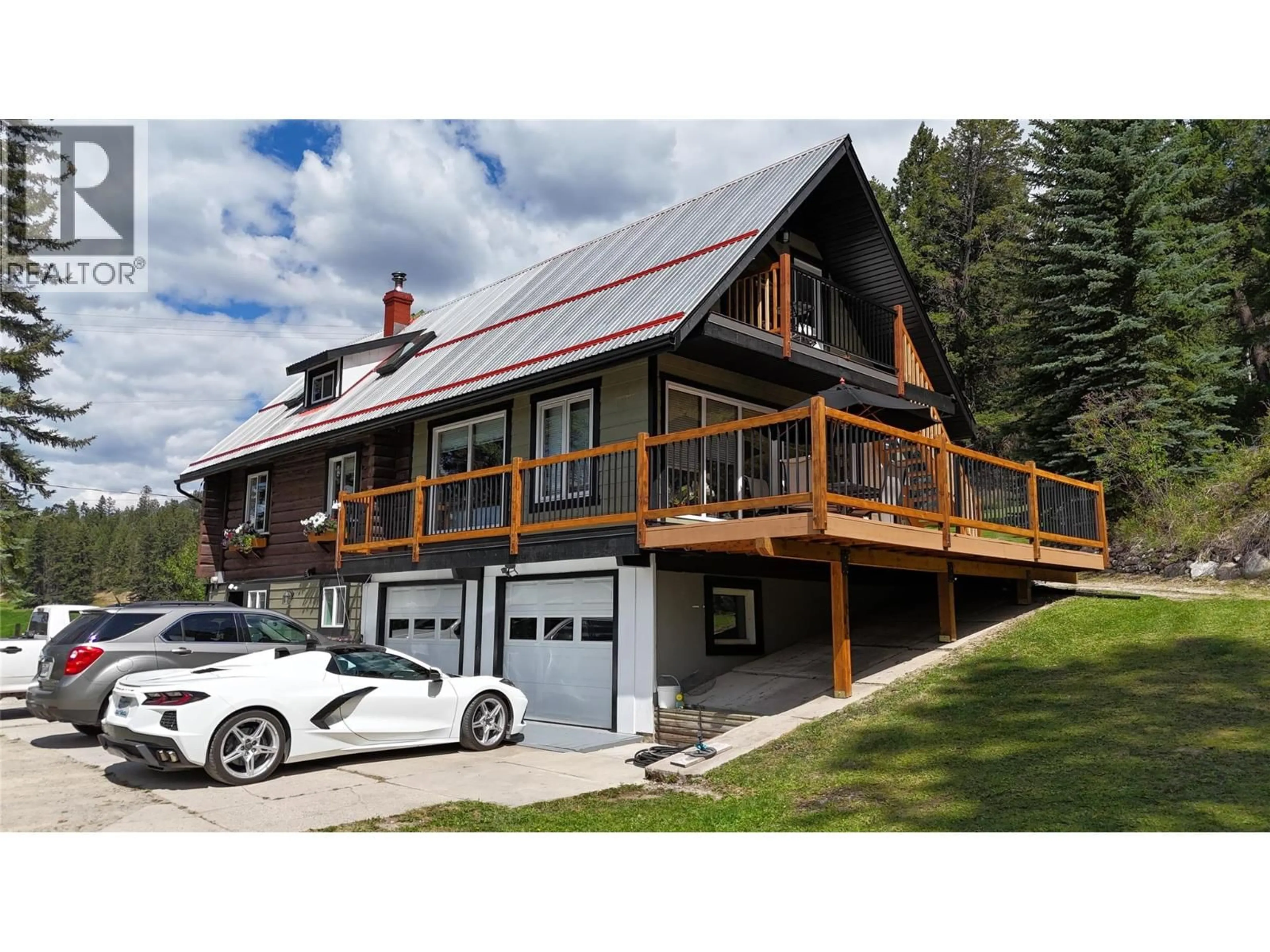 A pic from outside/outdoor area/front of a property/back of a property/a pic from drone, unknown for 5564/5574 HIGHWAY 95 HIGHWAY, Edgewater British Columbia V0A1E0