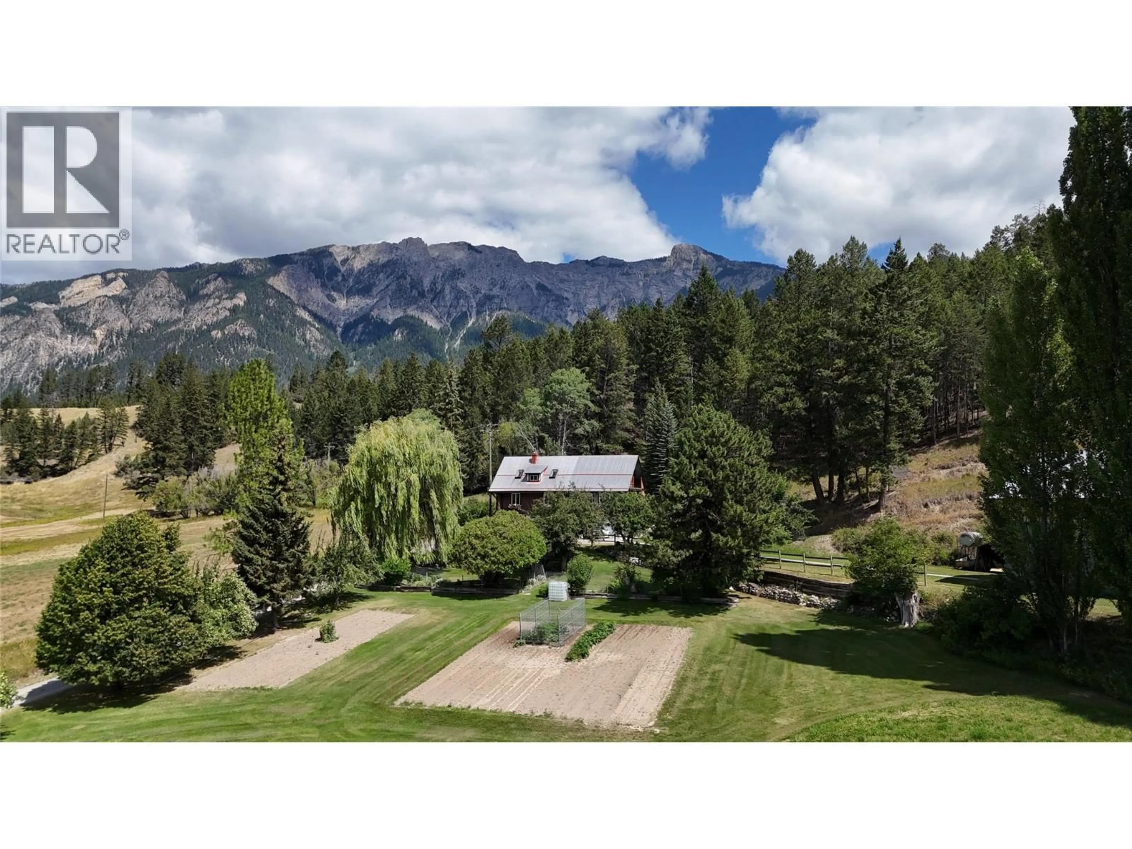 A pic from outside/outdoor area/front of a property/back of a property/a pic from drone, mountain view for 5564/5574 HIGHWAY 95 HIGHWAY, Edgewater British Columbia V0A1E0
