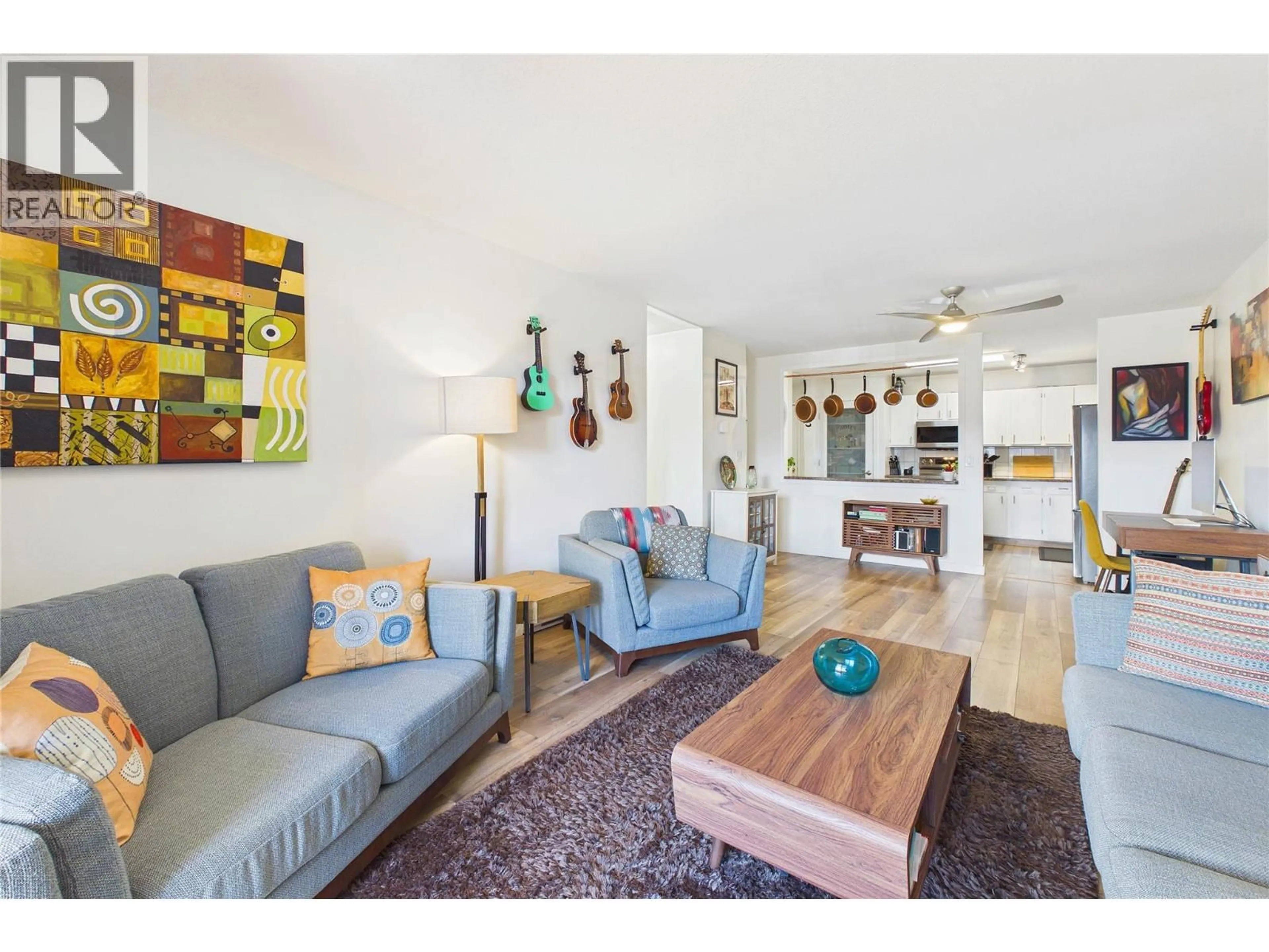 Living room with furniture, wood/laminate floor for 311 - 1640 UFTON COURT, Kelowna British Columbia V1Y8L5