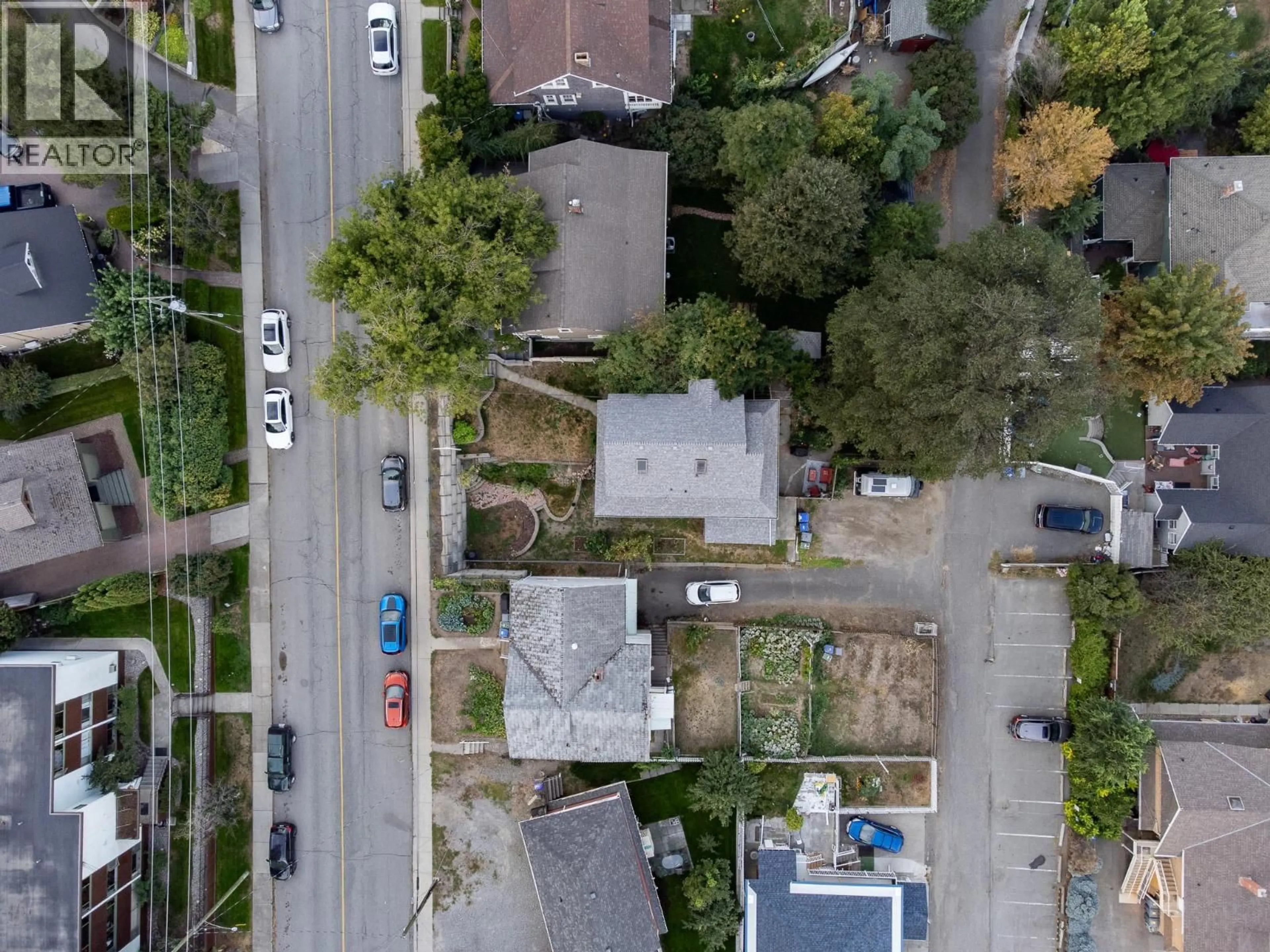 A pic from outside/outdoor area/front of a property/back of a property/a pic from drone, street for 32 BATTLE STREET WEST, Kamloops British Columbia V2C1G6