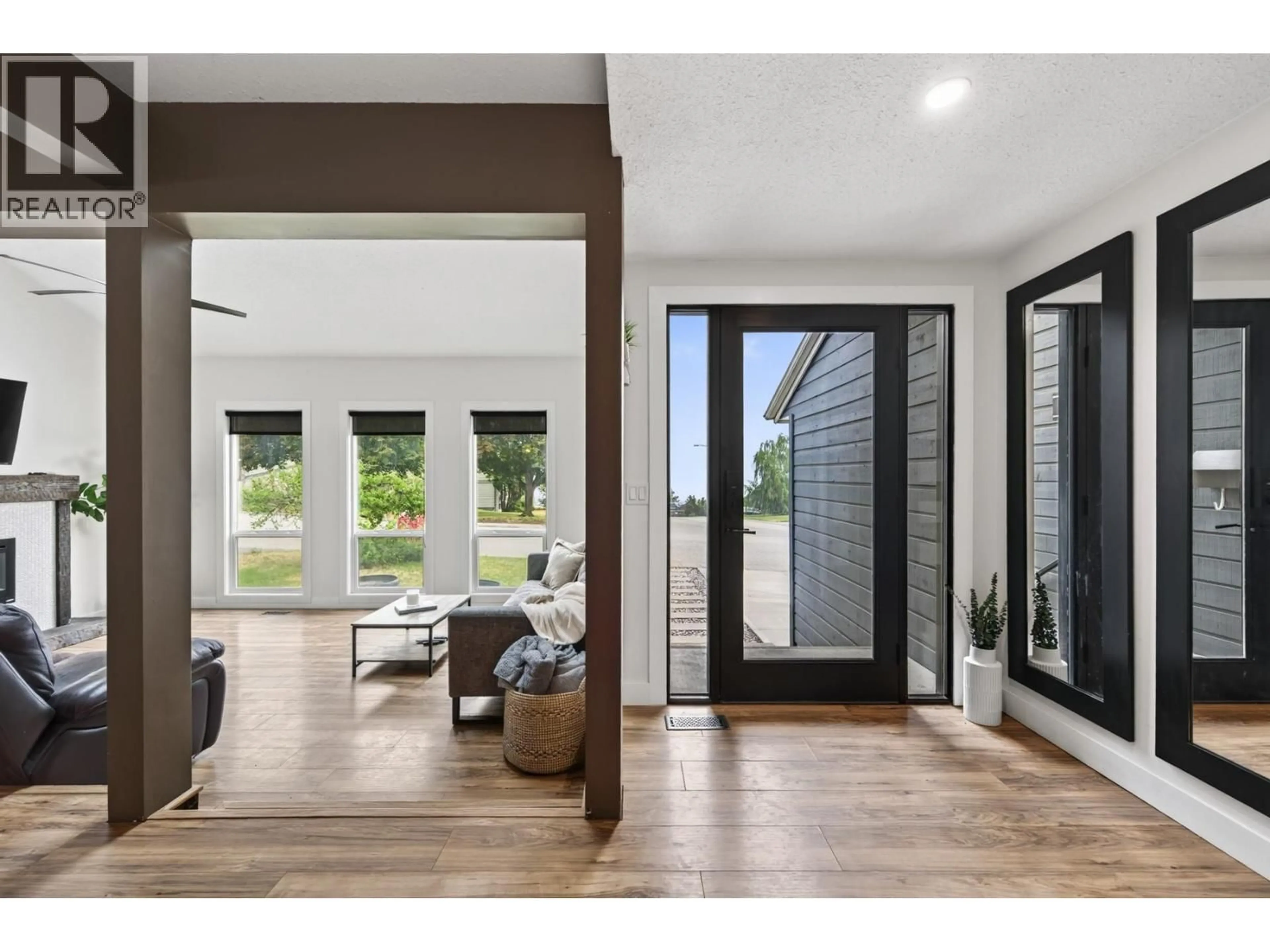 Indoor entryway for 455 LAURIER DRIVE, Kamloops British Columbia V1S1C2