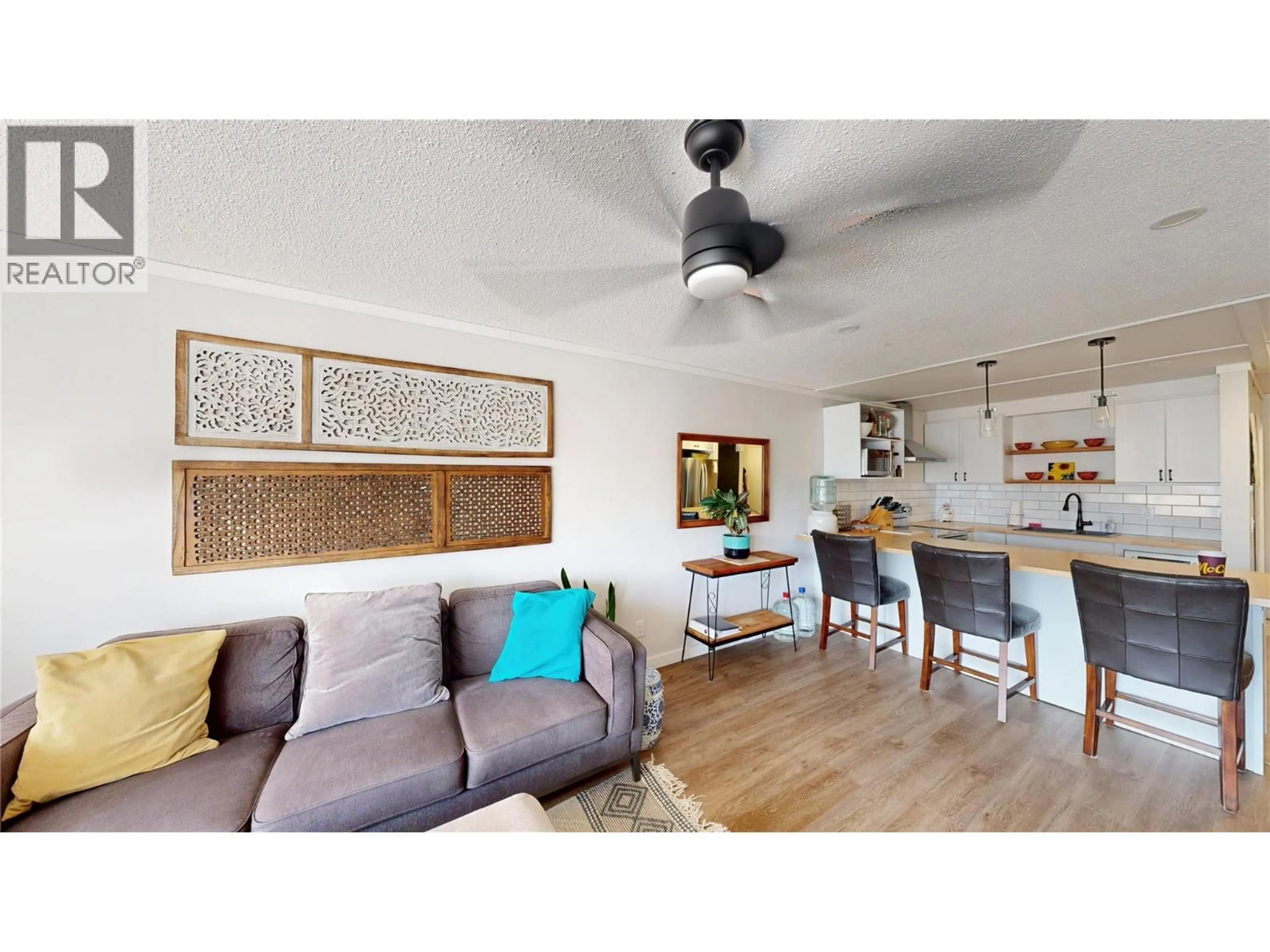 Living room with furniture, wood/laminate floor for 406 - 737 LEON AVENUE, Kelowna British Columbia V1Y8L6